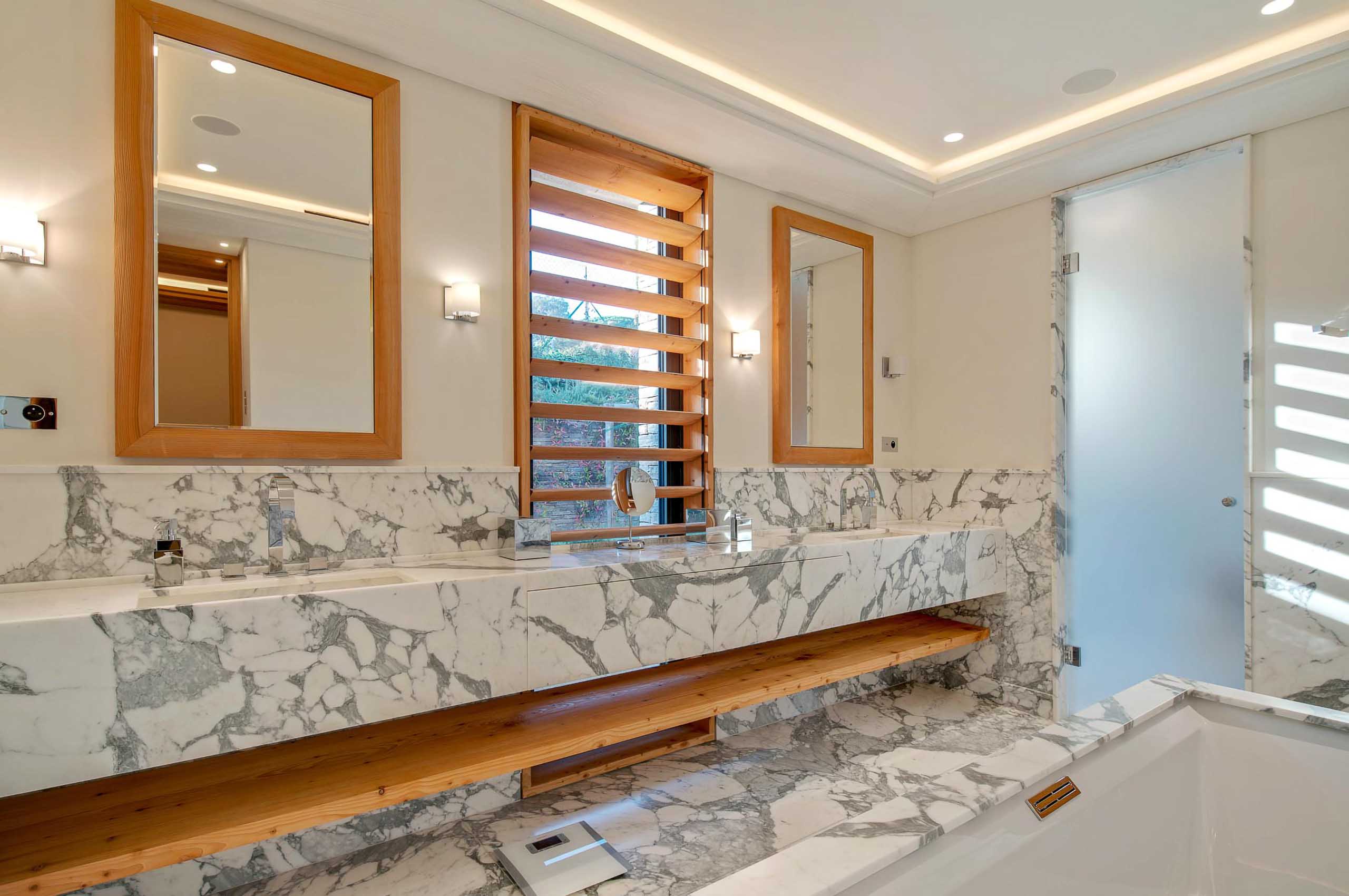Villa-Ivy-bathroom-doublesink-marble-bath-modern-luxury-sttropez