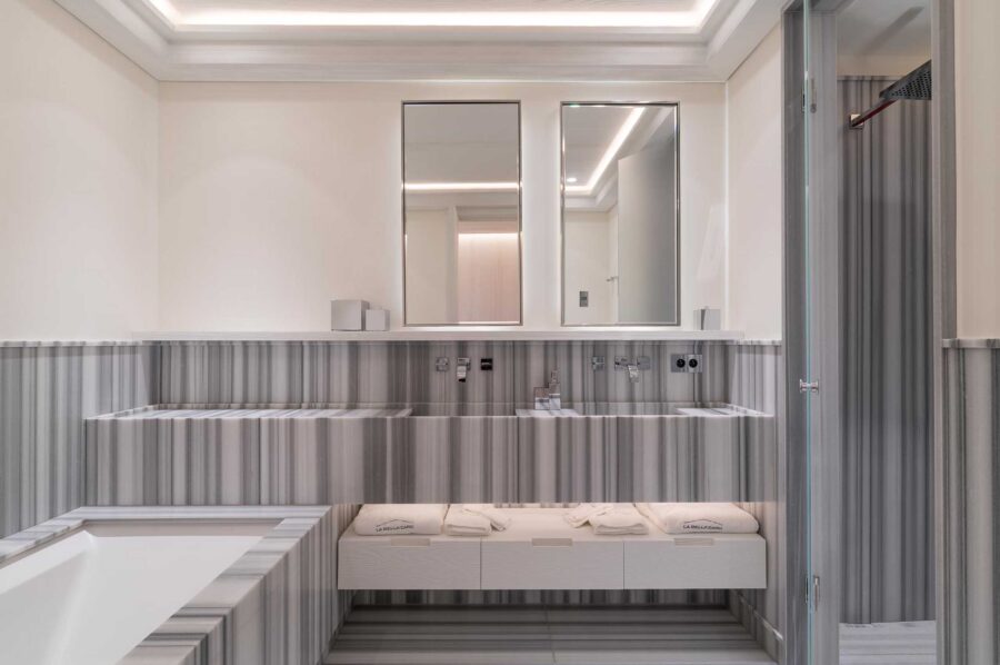 Villa-Ivy-bathroom-luxury-modern-doublesink-Sttropez