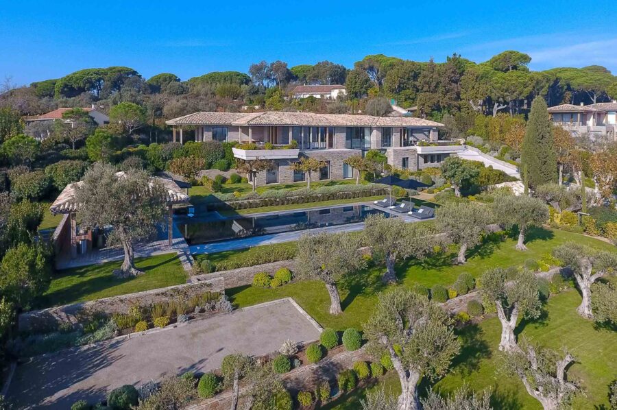 Villa-Ivy-exterior-luxury-property-garden-pool-Sttropez