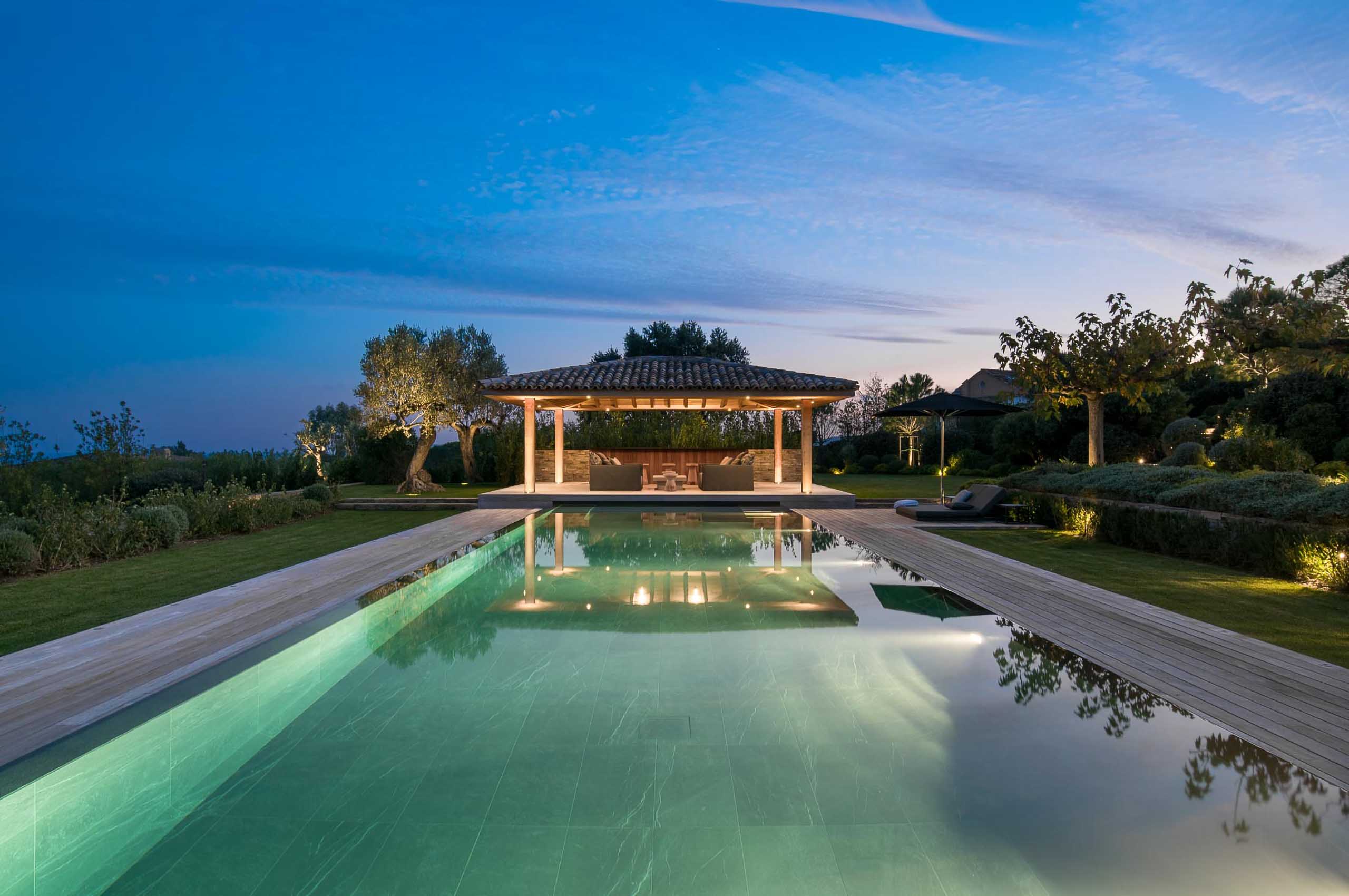 Villa-Ivy-pool-cabanna-garden-night-exterior-luxury-sttropez