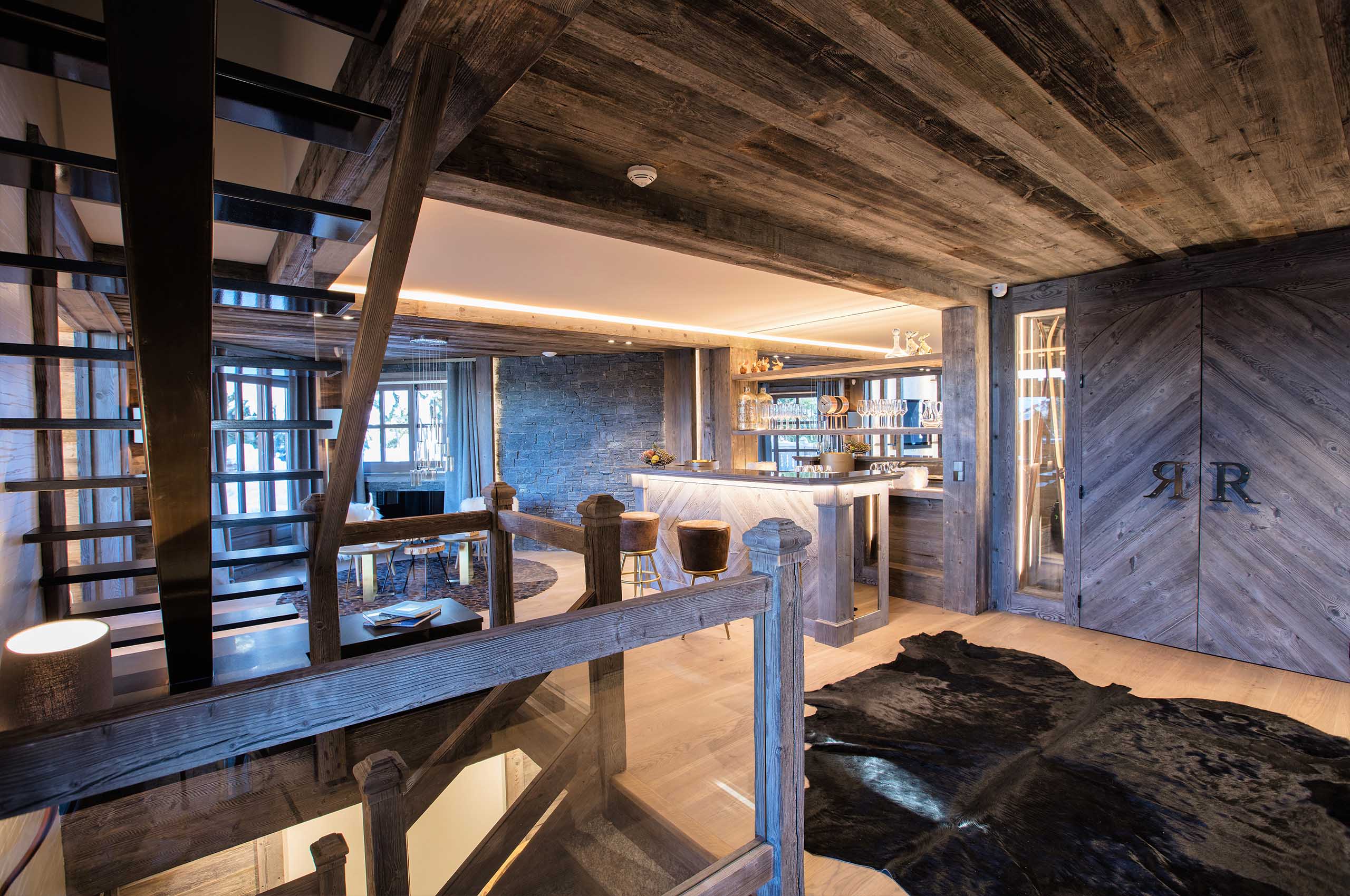 bar-lounge-elegant-interior-courchevel1850-luxury-chalet-rosalie