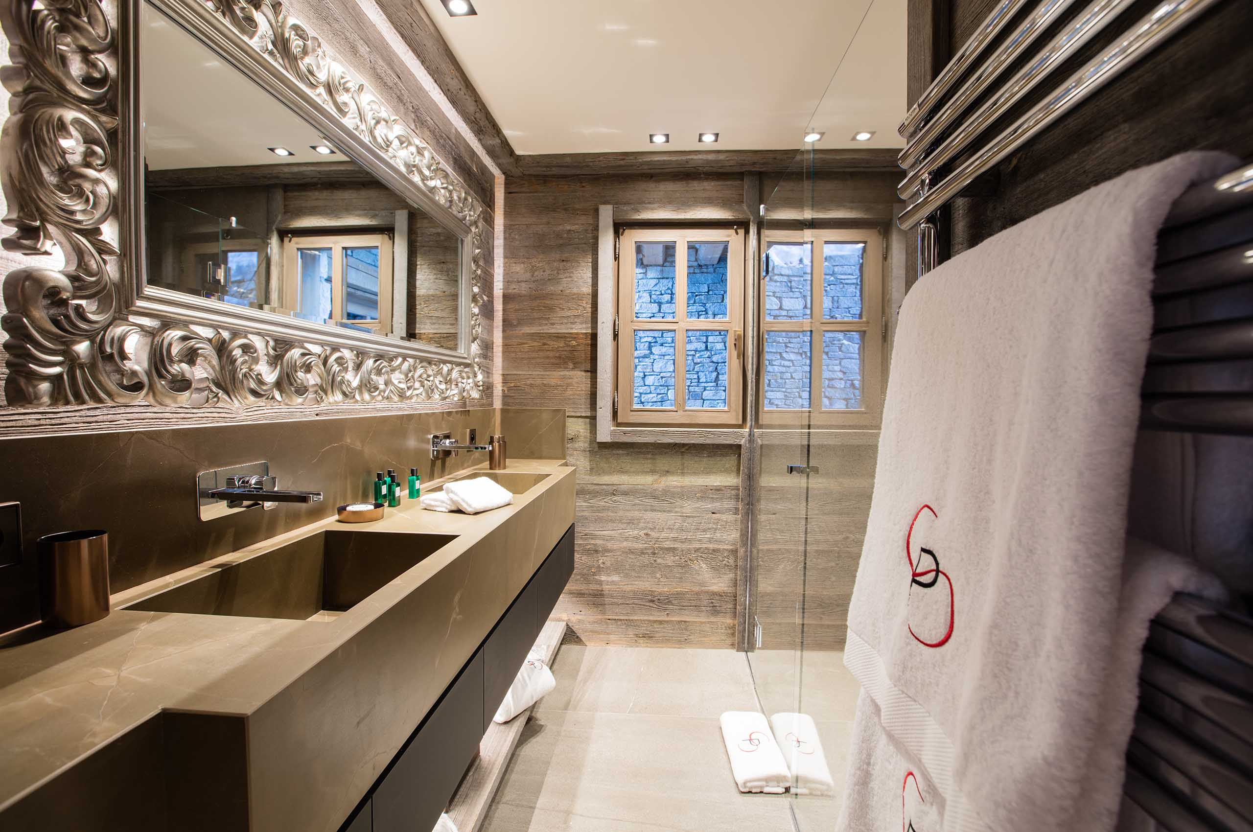 bathroom-doublesink-elegant-design-courchevel1850-luxury-chalet-rosalie