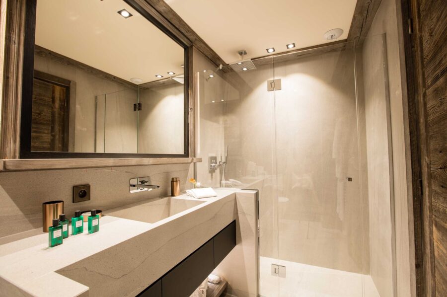 bathroom-sink-italianshower-courchevel1850-luxury-chalet-rosalie