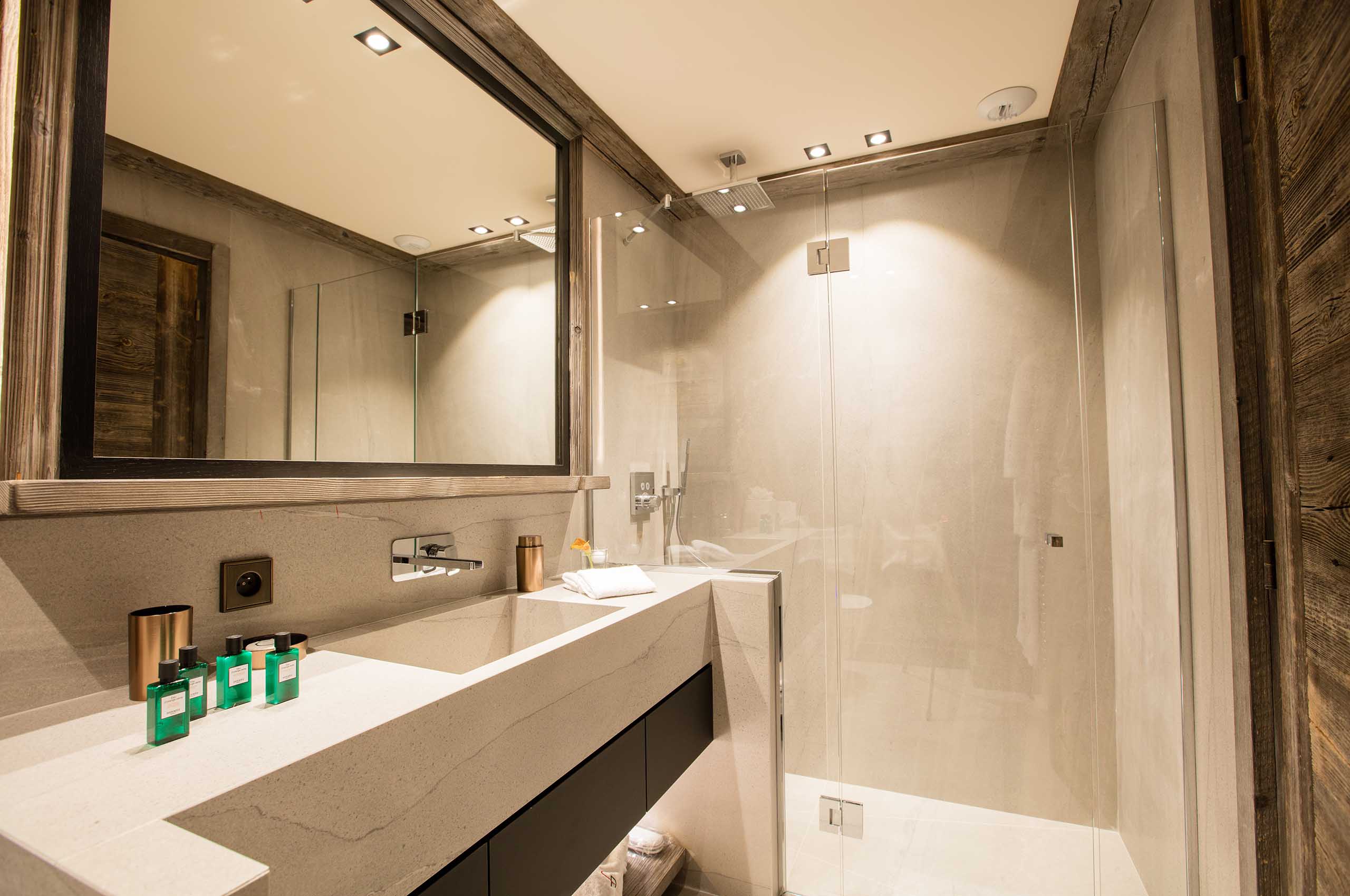 bathroom-sink-italianshower-courchevel1850-luxury-chalet-rosalie