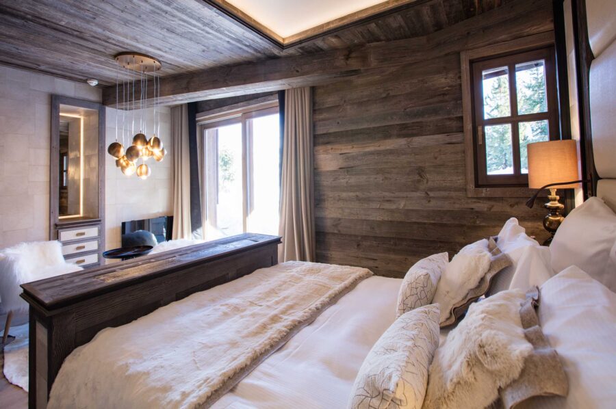 bedroom-elegant-interior-courchevel1850-luxury-chalet-rosalie