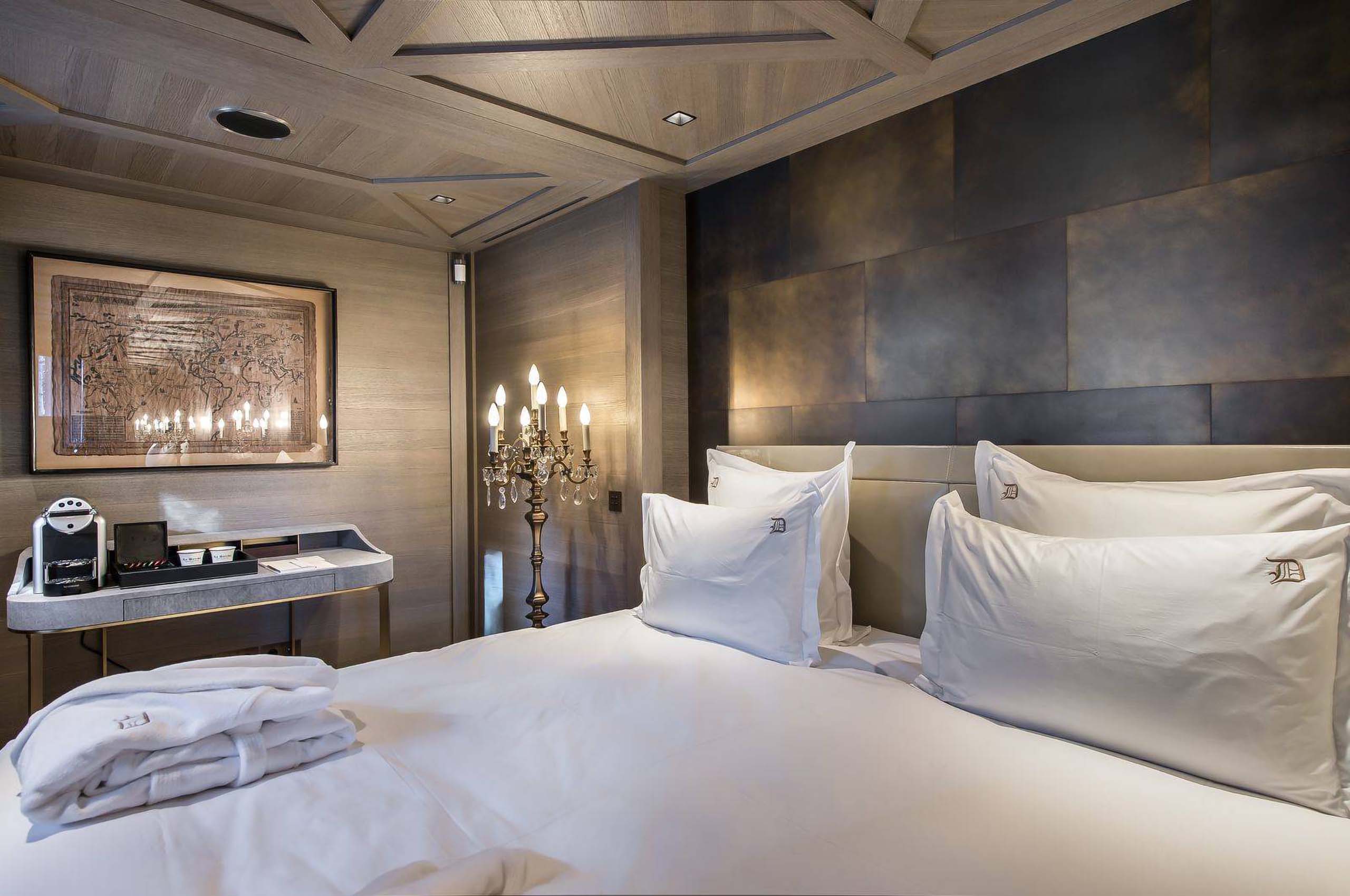 chalet-macha-bedroom-modern-elegant-interiordesign-courchevel1850-luxury
