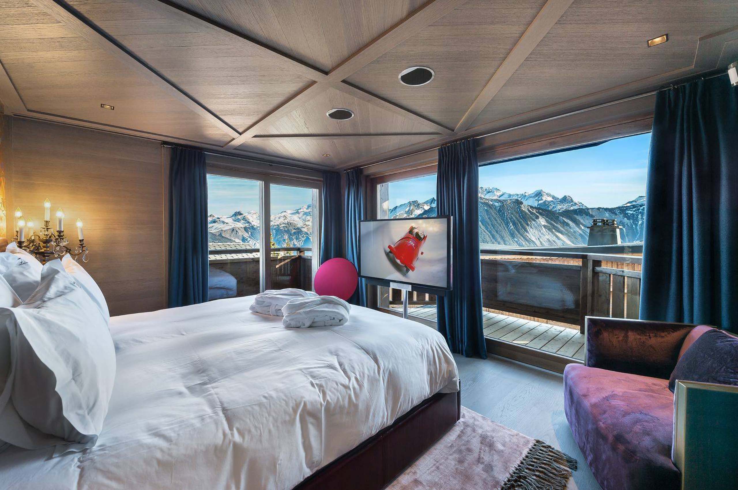 chalet-macha-bedroom-mountainviews-skiresort-elegant-design-courchevel1850-luxury