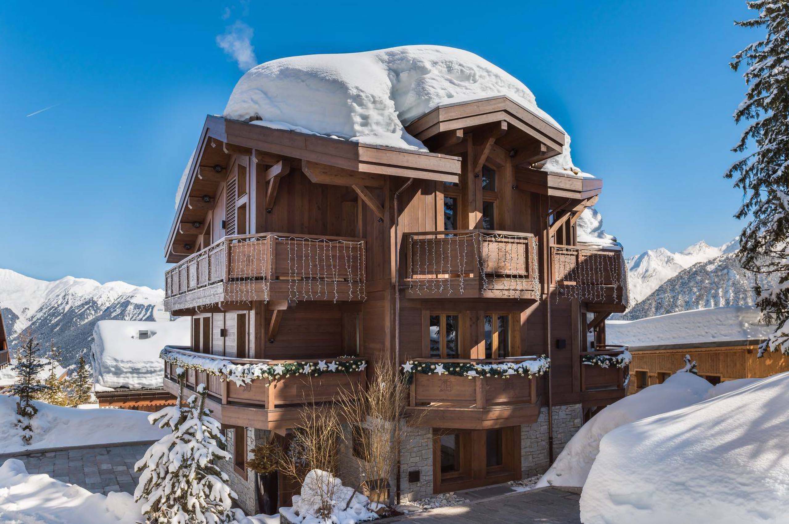 chalet-macha-exterior-luxuryresort-mountainview-courchevel1850-luxury