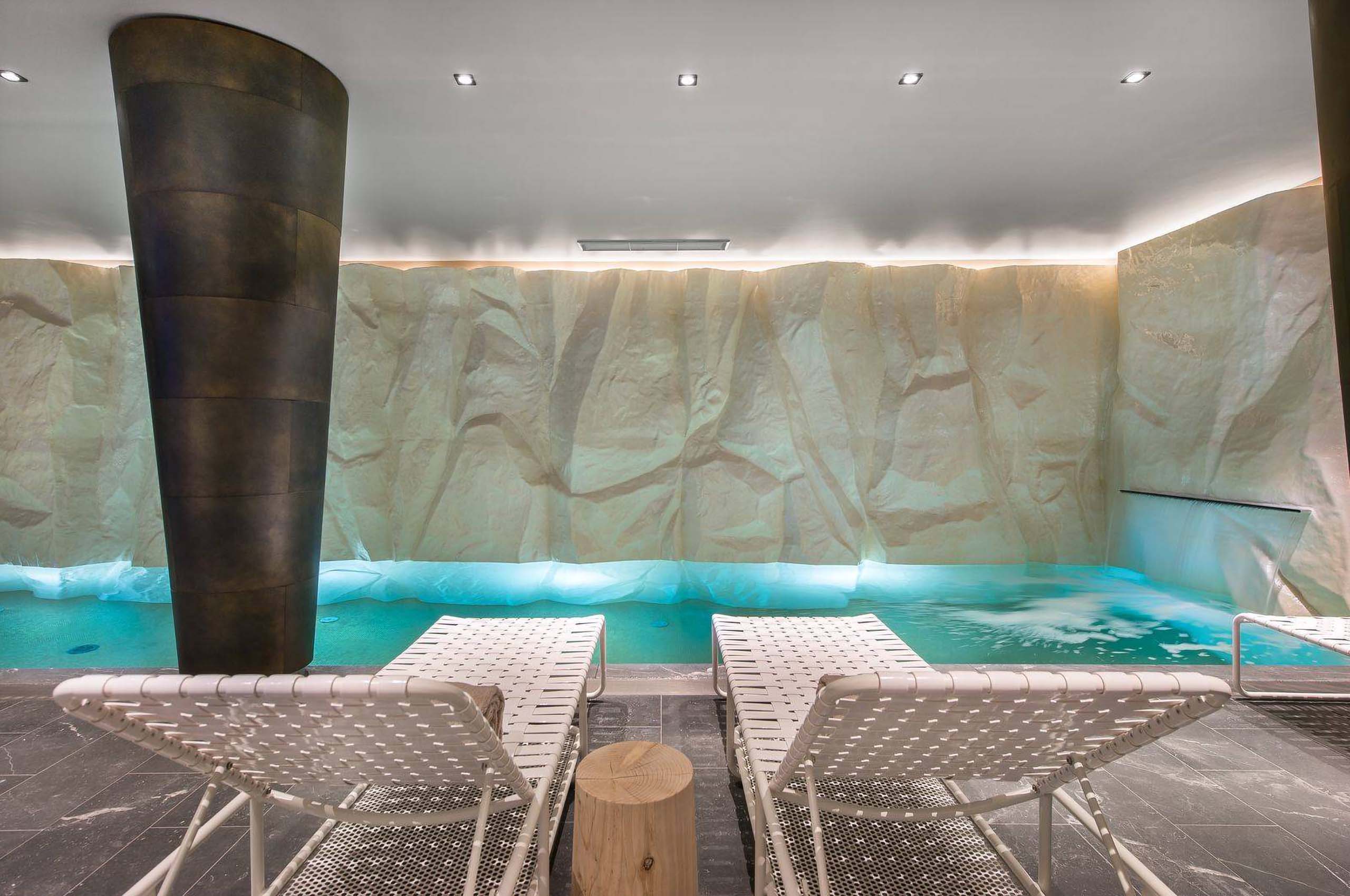 chalet-macha-indoorpool-spa-relaxation-courchevel1850-luxury