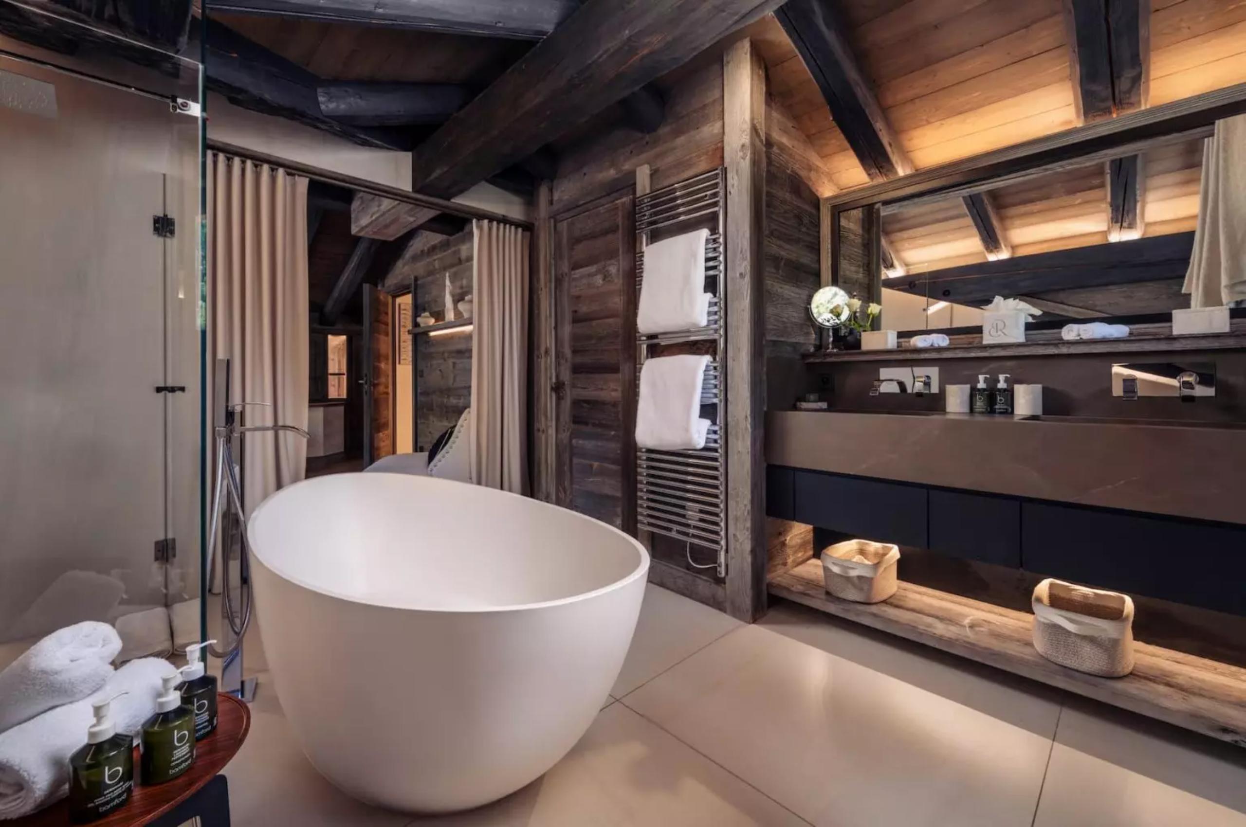 chalet-rosalie-bathroom-bathtub-double-sink-walk-in-shower-modern-luxury-courchevel1850