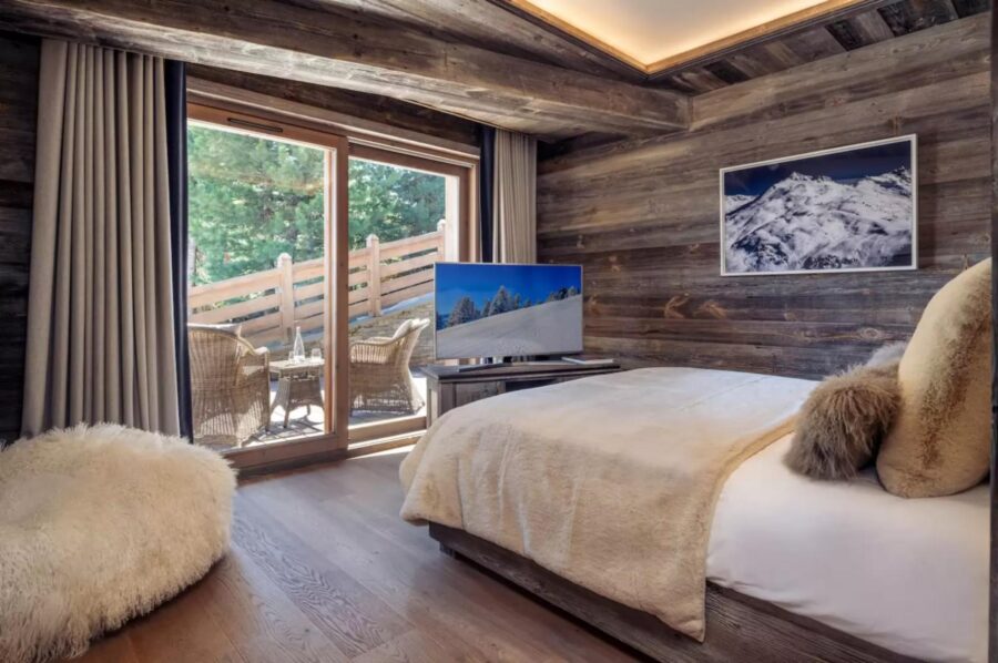 chalet-rosalie-bedroom-elegant-alpine-design-luxury-courchevel1850