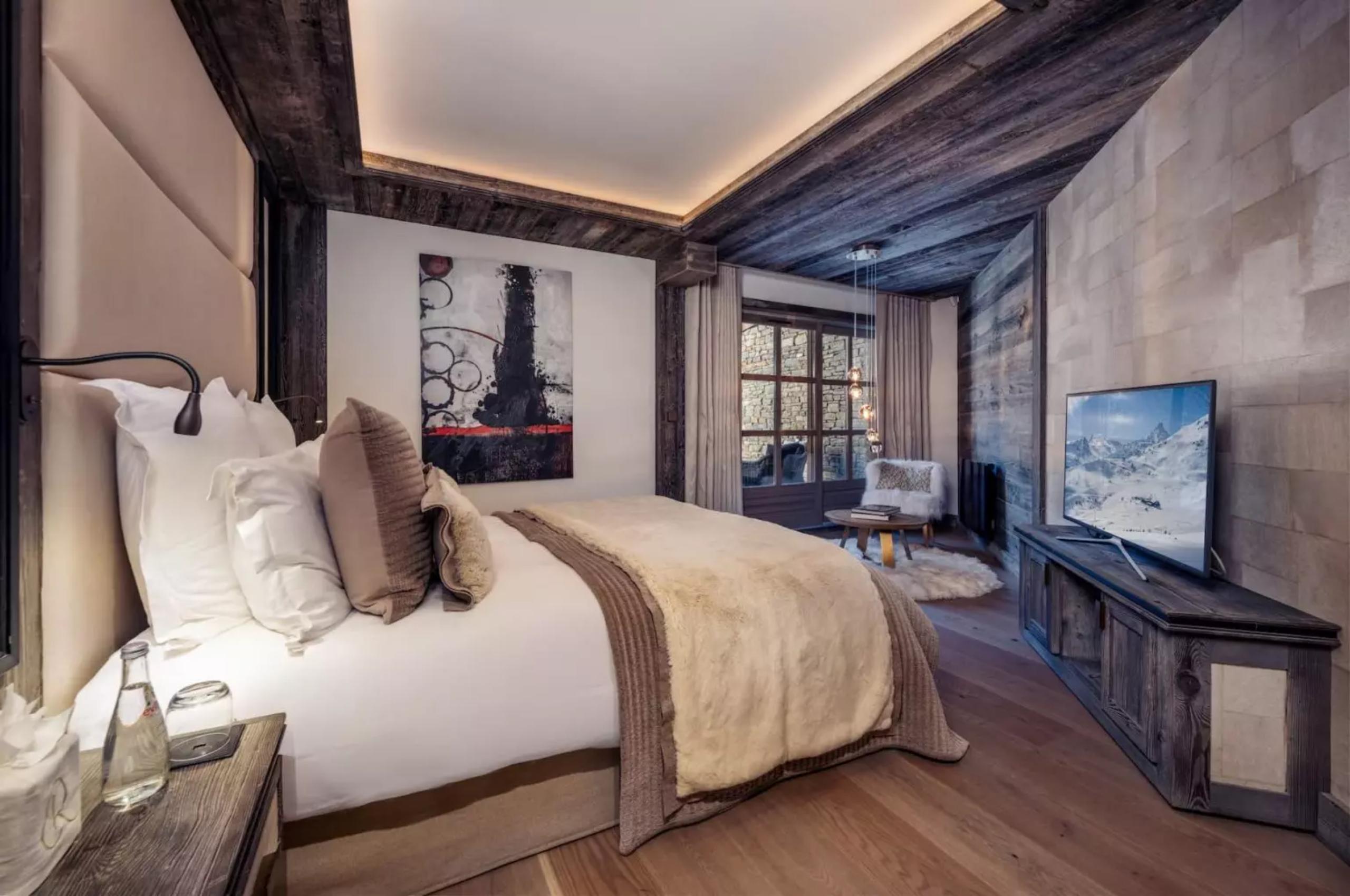 chalet-rosalie-bedroom-modern-alpine-interior-luxury-courchevel1850