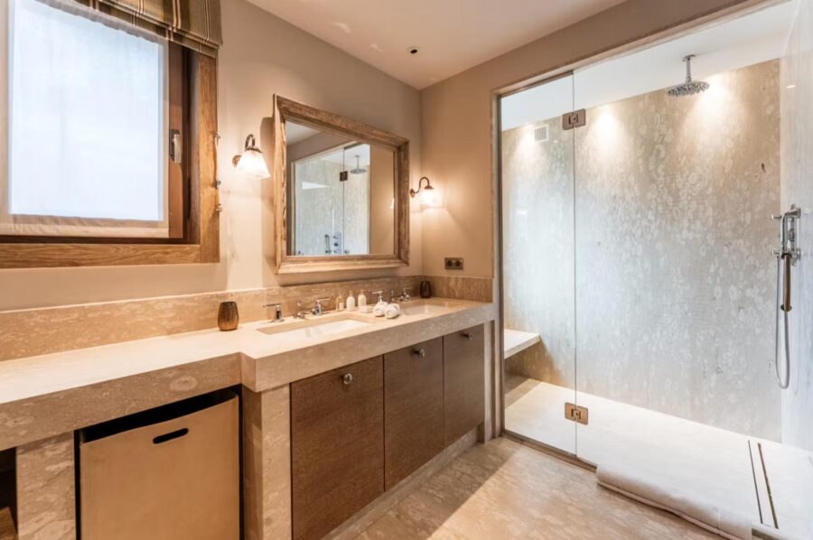 chalet-sheena-bathroom-walk-in-shower-luxury-courchevel1850