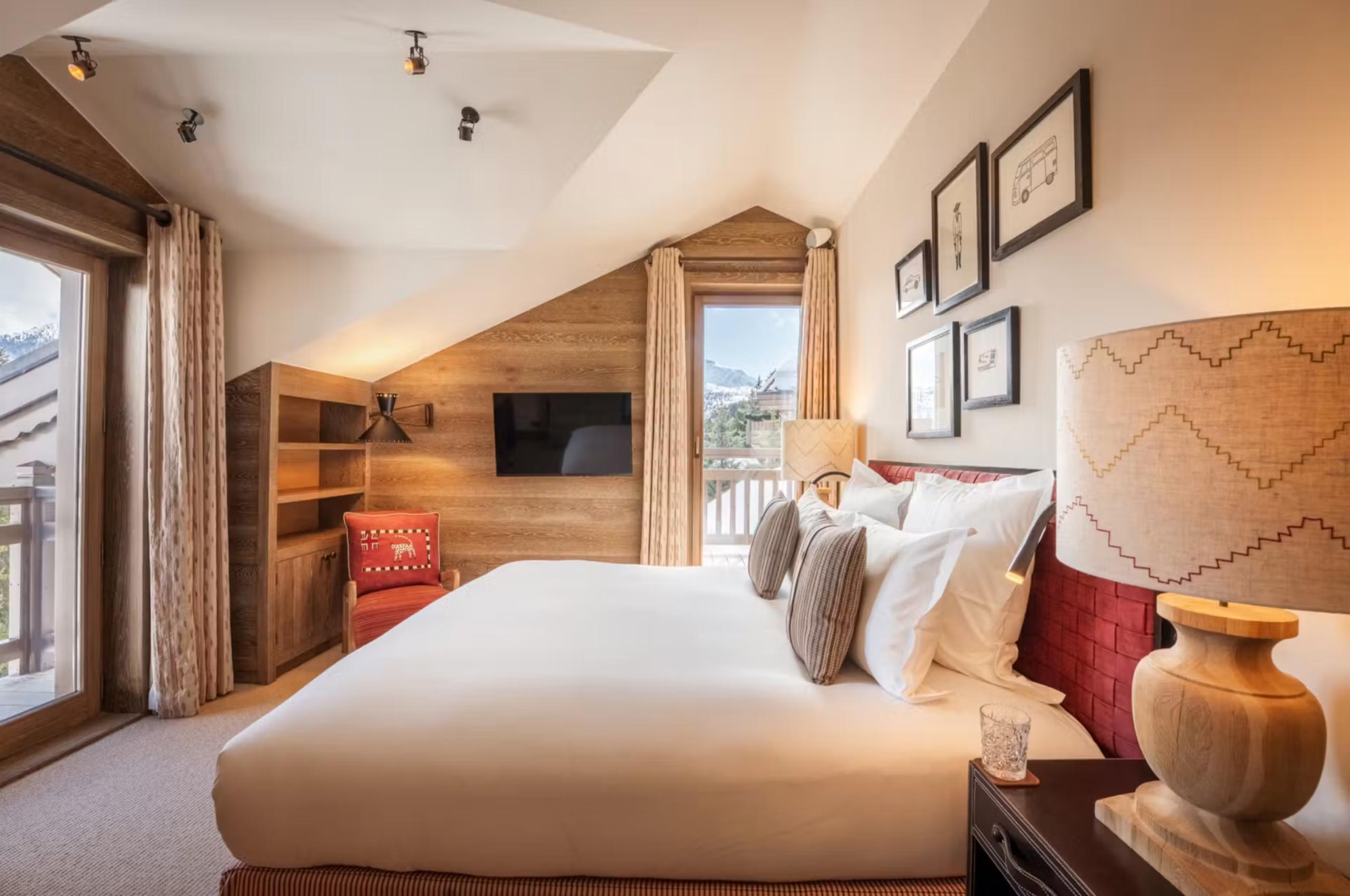 chalet-sheena-bedroom-elegant-retreat-luxury-design-courchevel1850