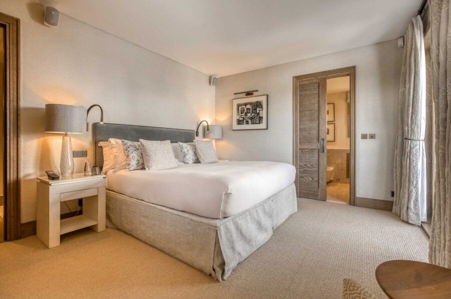 chalet-sheena-bedroom-modern-elegant-luxury-design-courchevel1850
