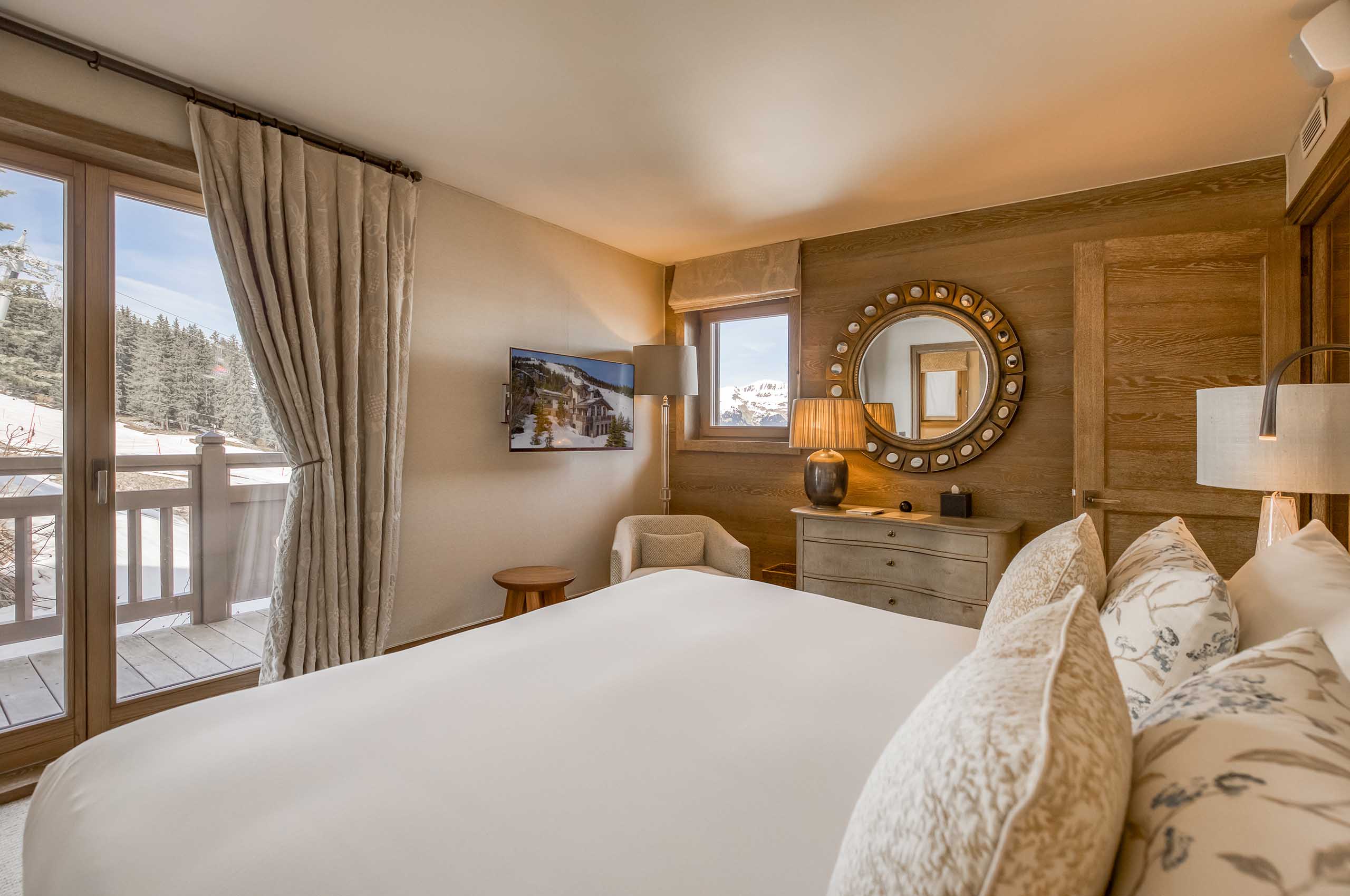 chalet-sheena-bedroom-mountainview-elegant-modern-luxury-alpine-design-courchevel1850