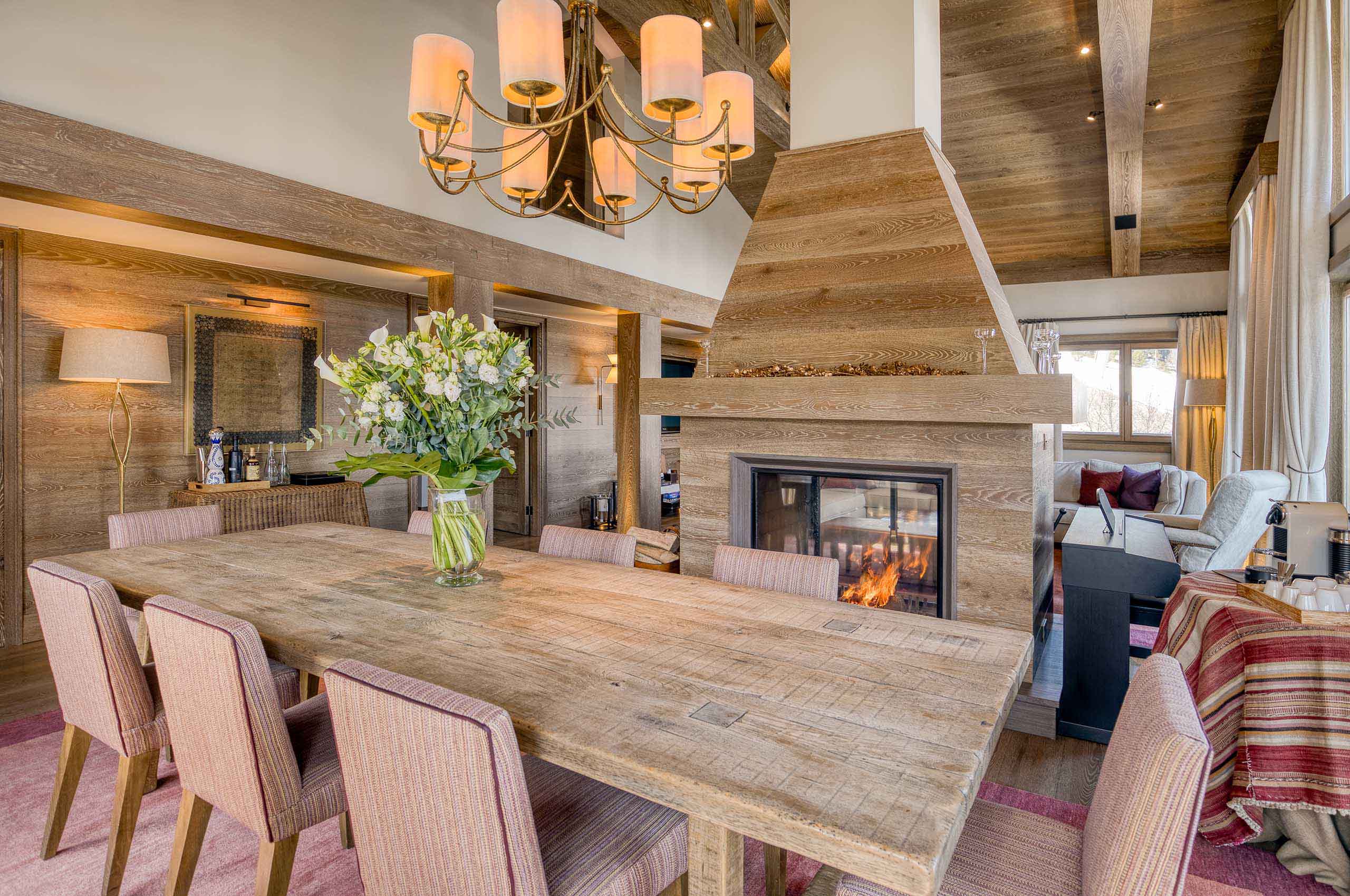 chalet-sheena-diningtable-fireplace-alpine-modern-luxury-design-courchevel1850