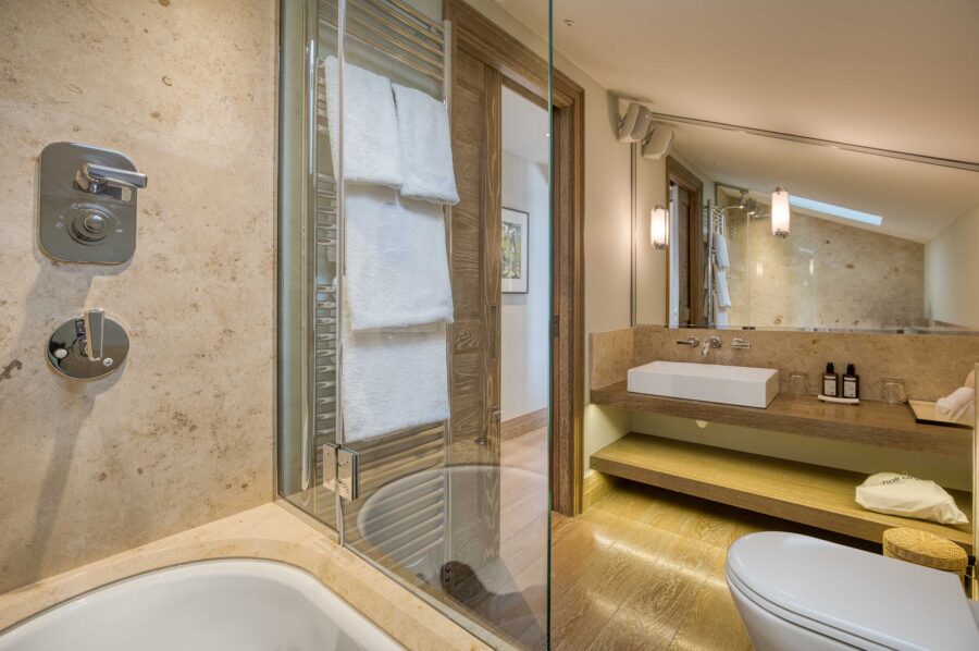 chalet-sheena-ensuite-luxury-modern-courchevel1850
