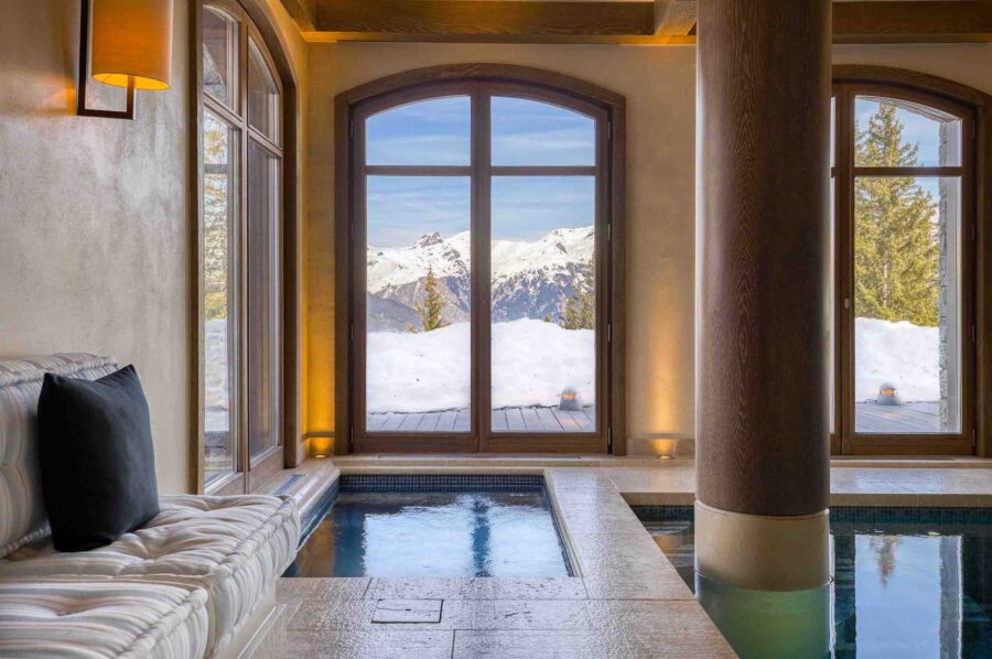 chalet-sheena-indoorpool-jacuzzi-mountainviews-luxury-courchevel1850