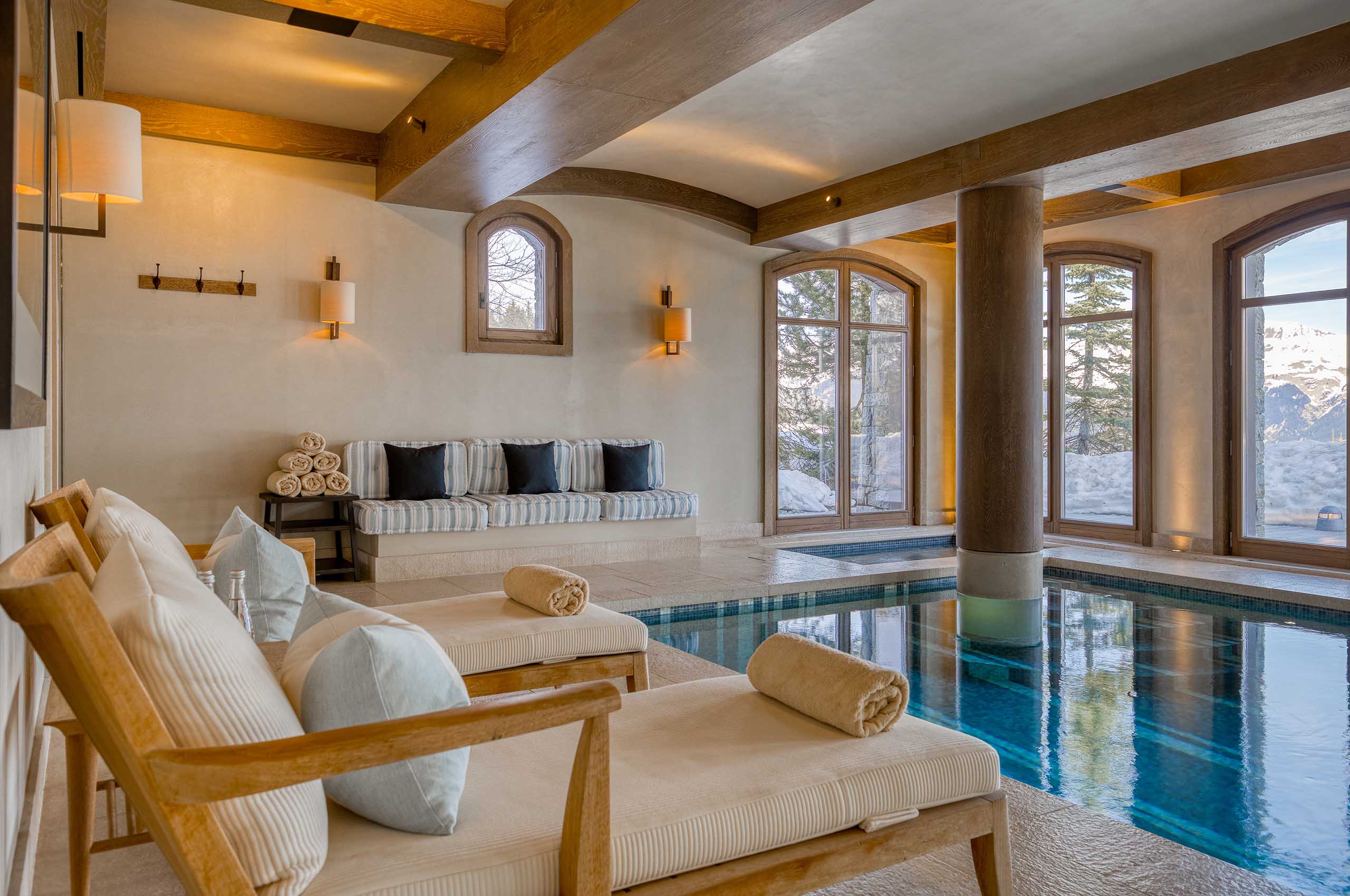 chalet-sheena-indoorpool-spa-wellness-modern-luxury-design-courchevel1850