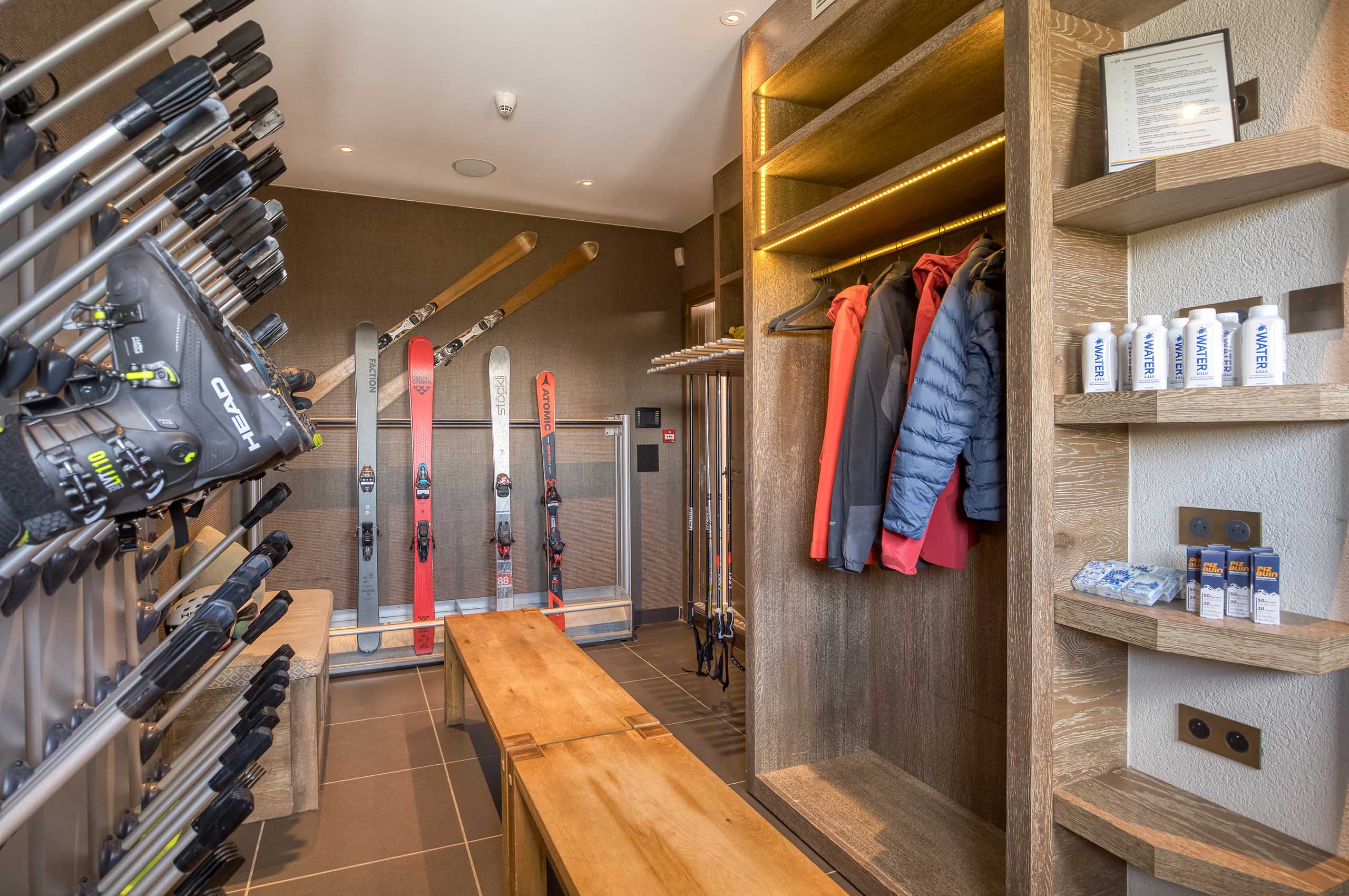 chalet-sheena-ski-room-bootroom-luxury-skiin-skiout-courchevel1850