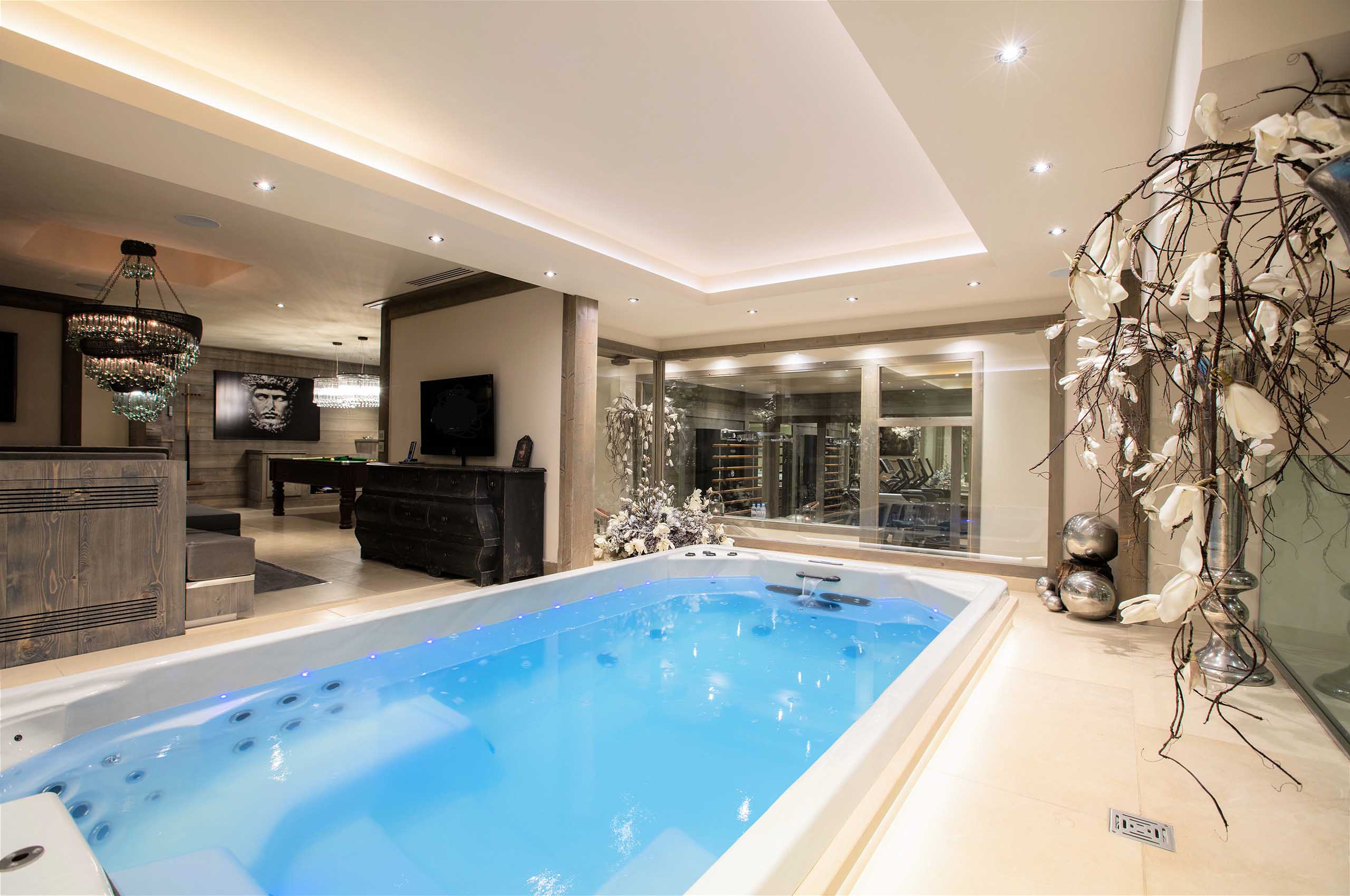 jacuzzi-spa-wellness-elegant-design-courchevel1850-luxury-chalet-rosalie-09