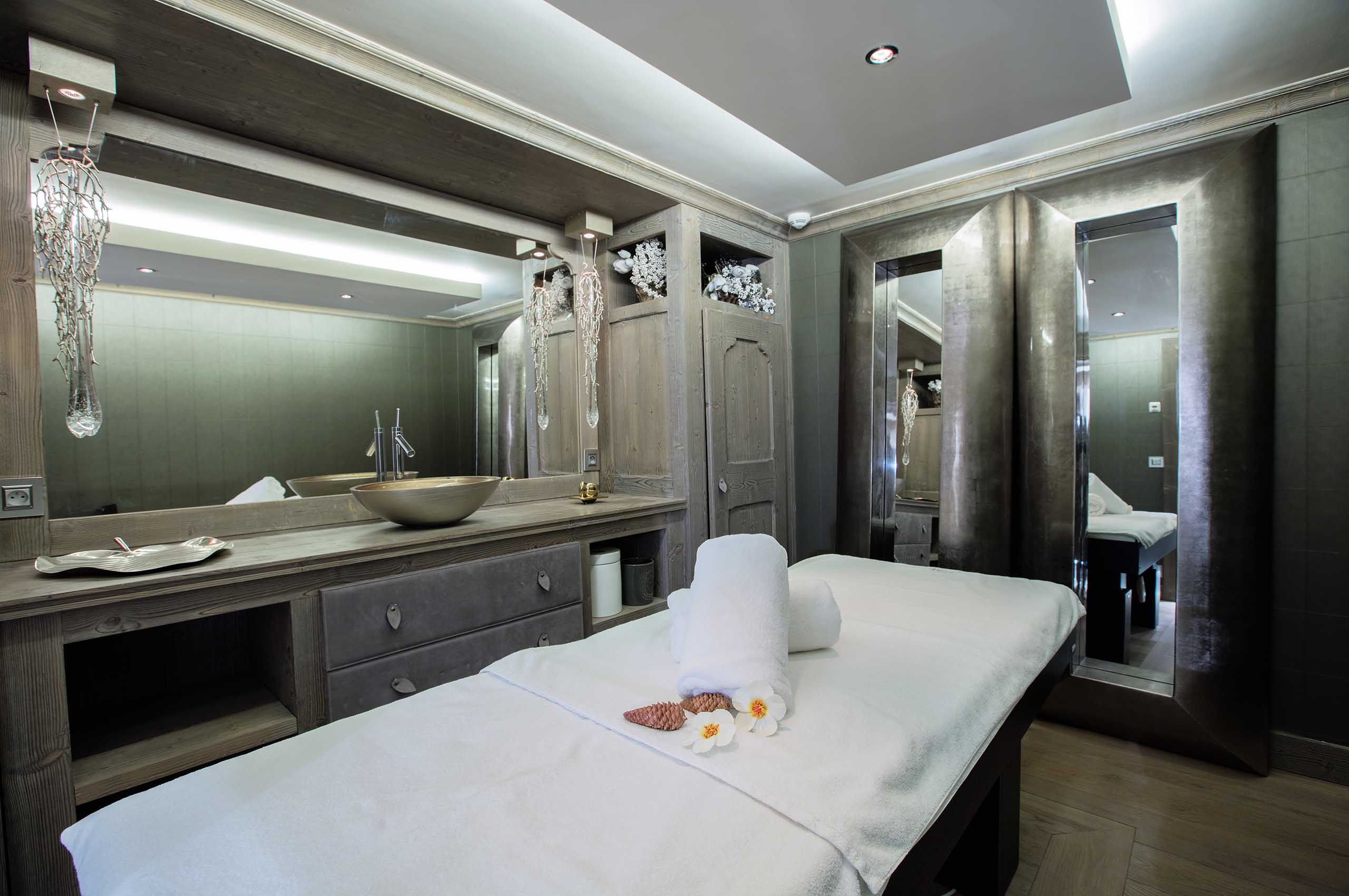 massageroom-spa-wellness-retreat-courchevel1850-luxury-chalet-rosalie-11