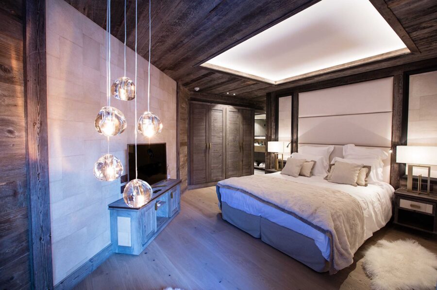 spacious-bedroom-elegant-design-courchevel1850-luxury-chalet-rosalie-23