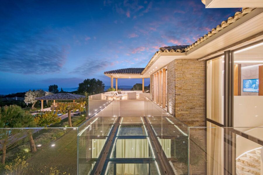 villa-Ivy-balcony-glass-night-exterior-unique-modern-luxury-design-sttropez