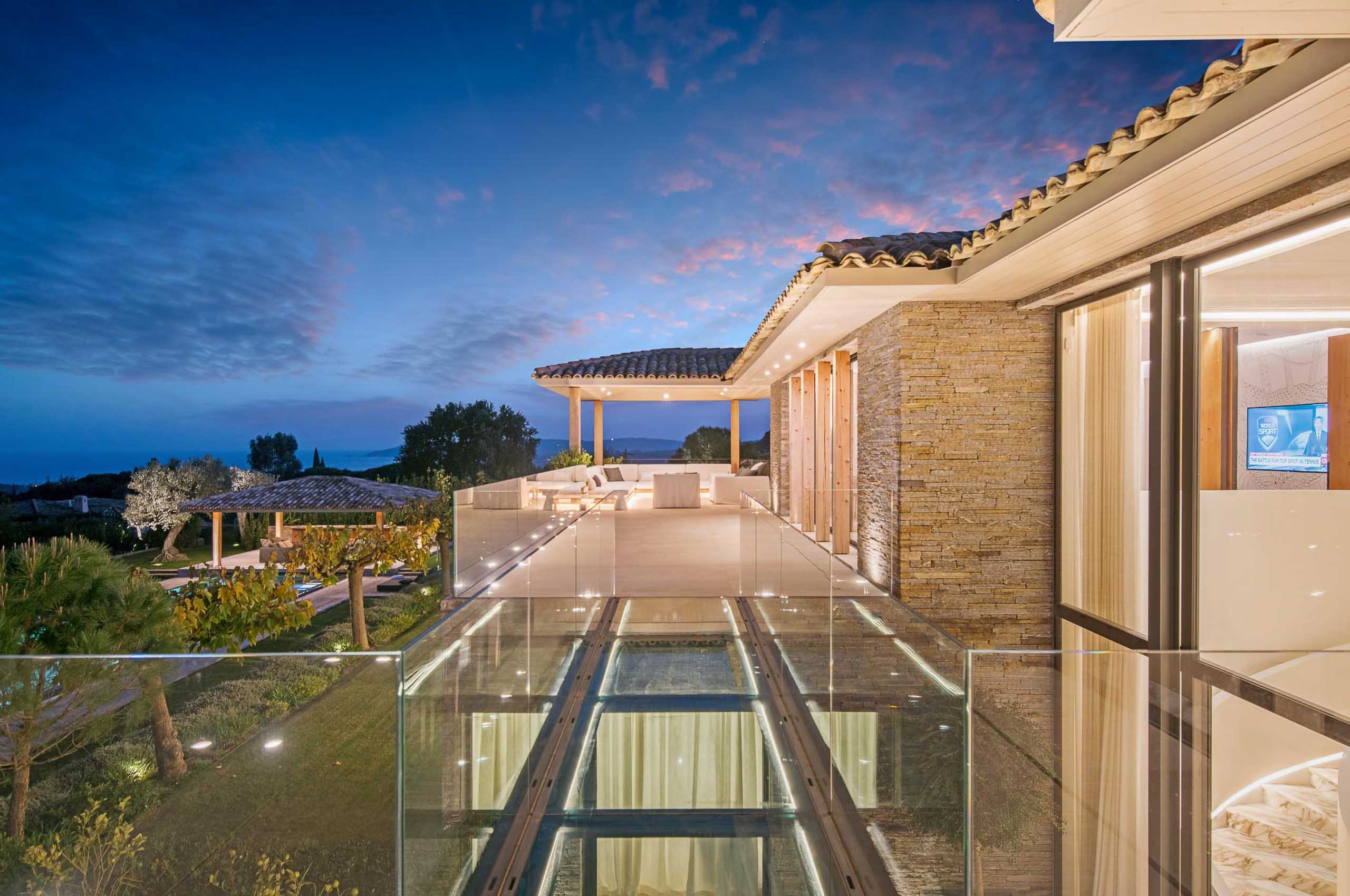 villa-Ivy-balcony-glass-night-exterior-unique-modern-luxury-design-sttropez