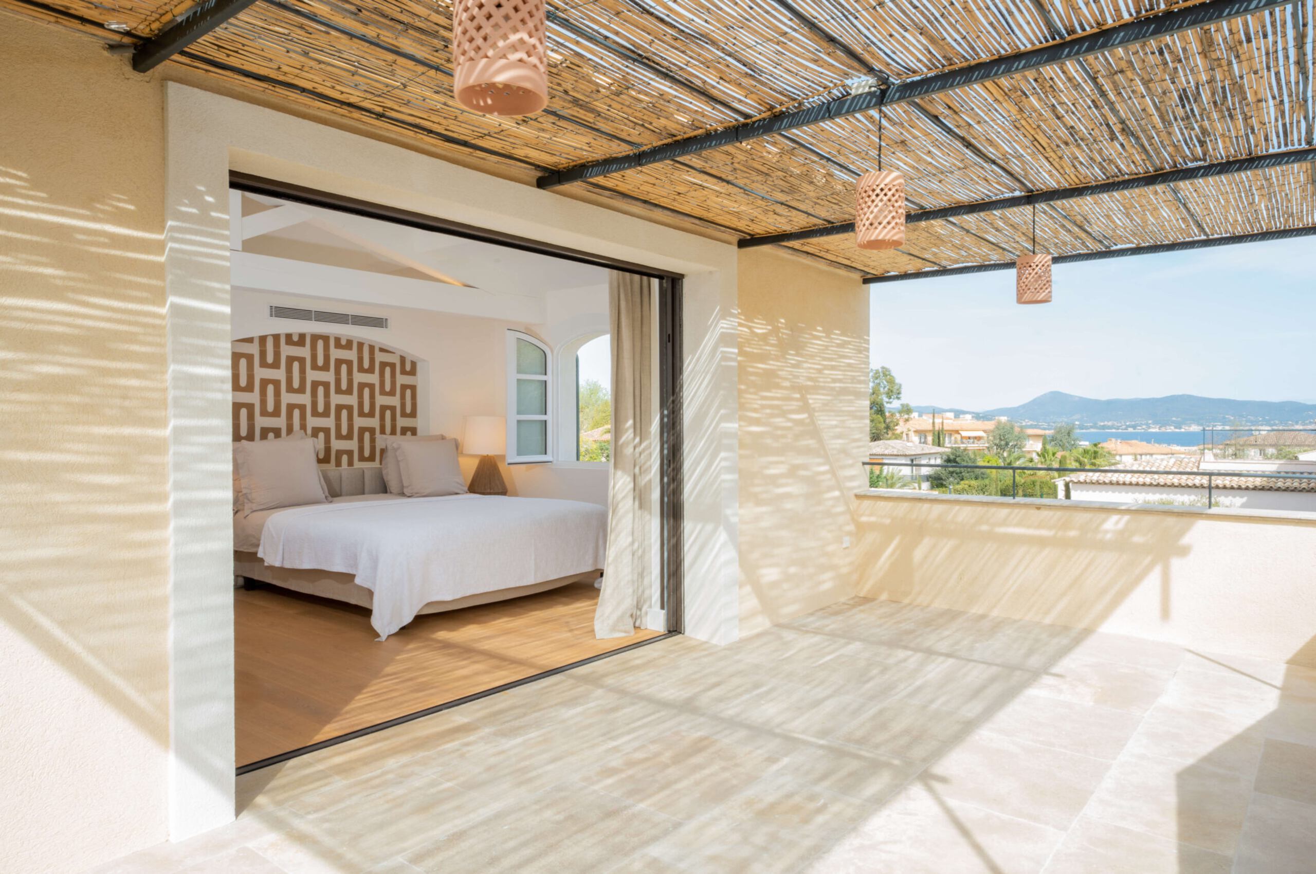 villa-ally-bedroom-balcony-seaviews-mountainviews-stylish-modern-elegant-luxury-retreat-sttropez