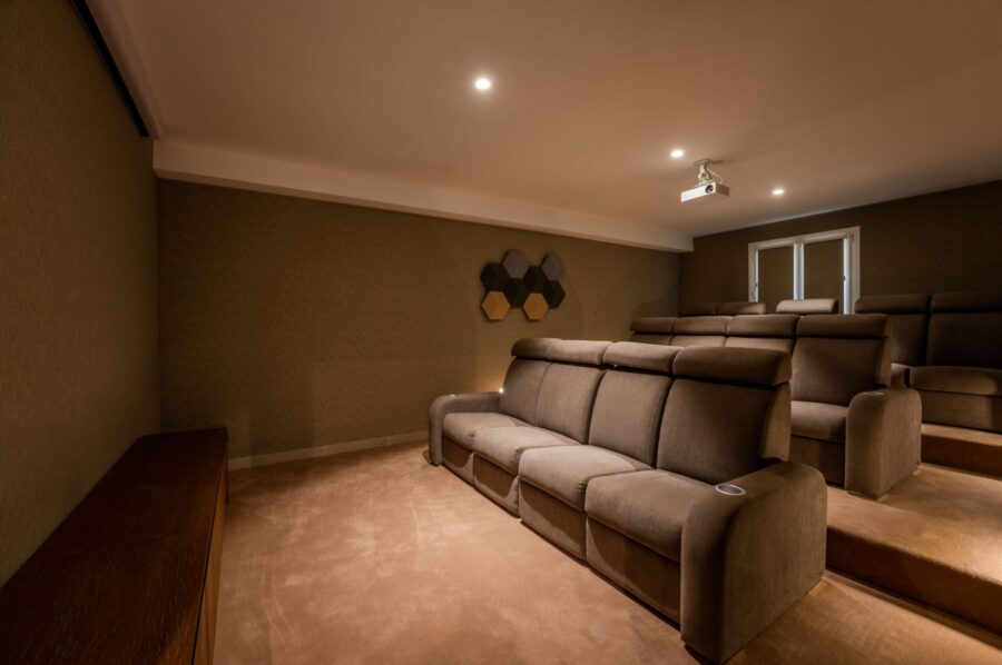 villa-ally-cinemaroom-film-hosting-entertainment-luxury-rental-sttropez