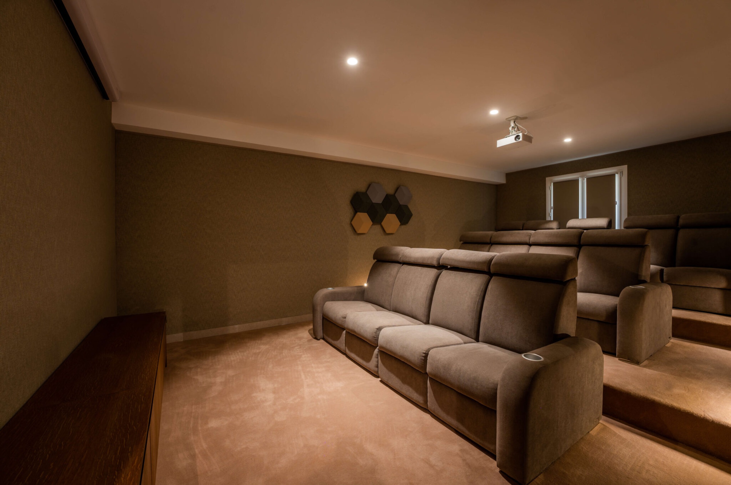 villa-ally-cinemaroom-film-hosting-entertainment-luxury-rental-sttropez