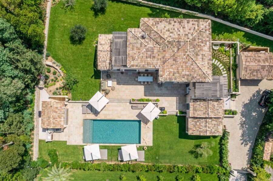 villa-ally-exterior-aerial-garden-swimmingpool-luxury-rental-retreat-sttropez