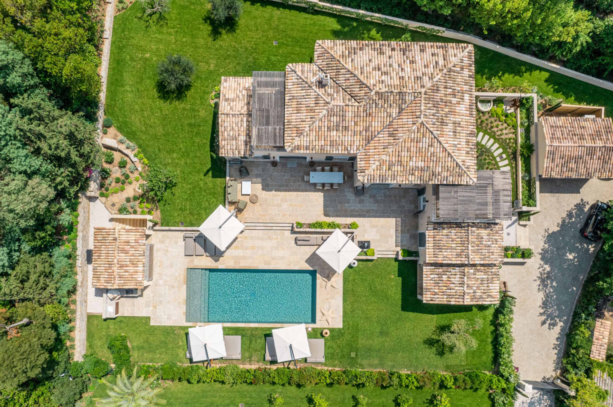 villa-ally-exterior-aerial-garden-swimmingpool-luxury-rental-retreat-sttropez