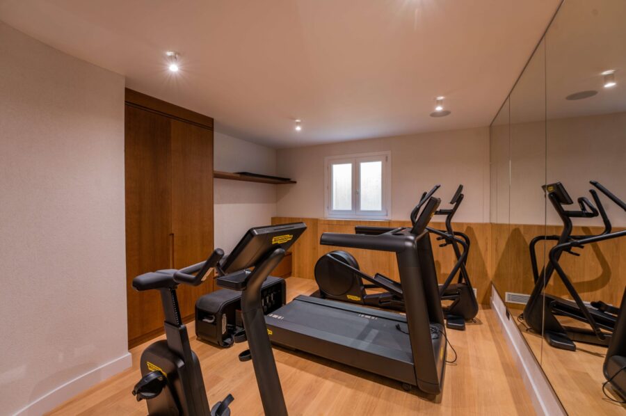 villa-ally-gym-fitness-suite-workout-wellness-luxury-rental-retreat-sttropez