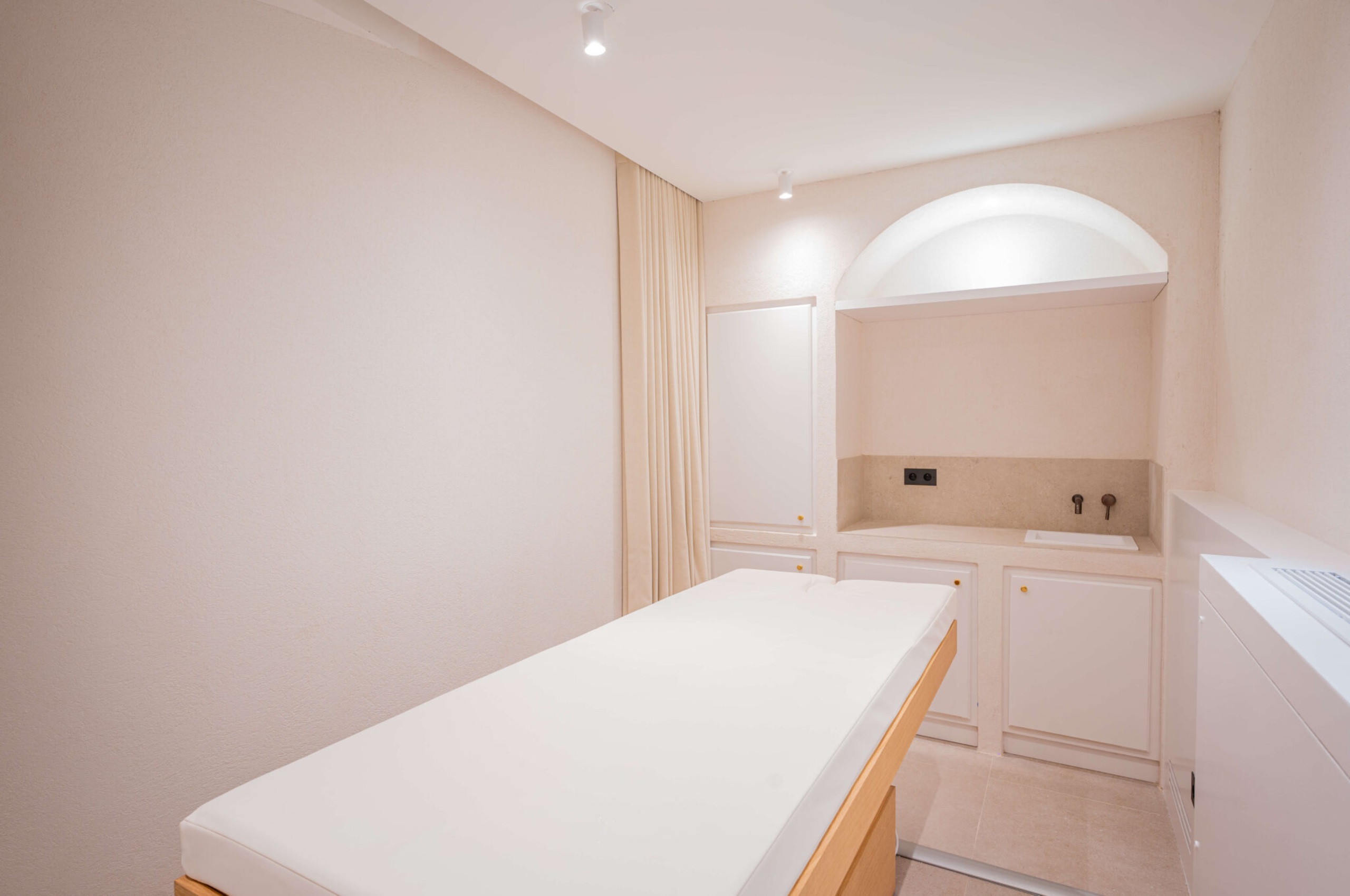 villa-ally-massage-room-wellness-treatment-spa-relaxation-luxury-sttropez