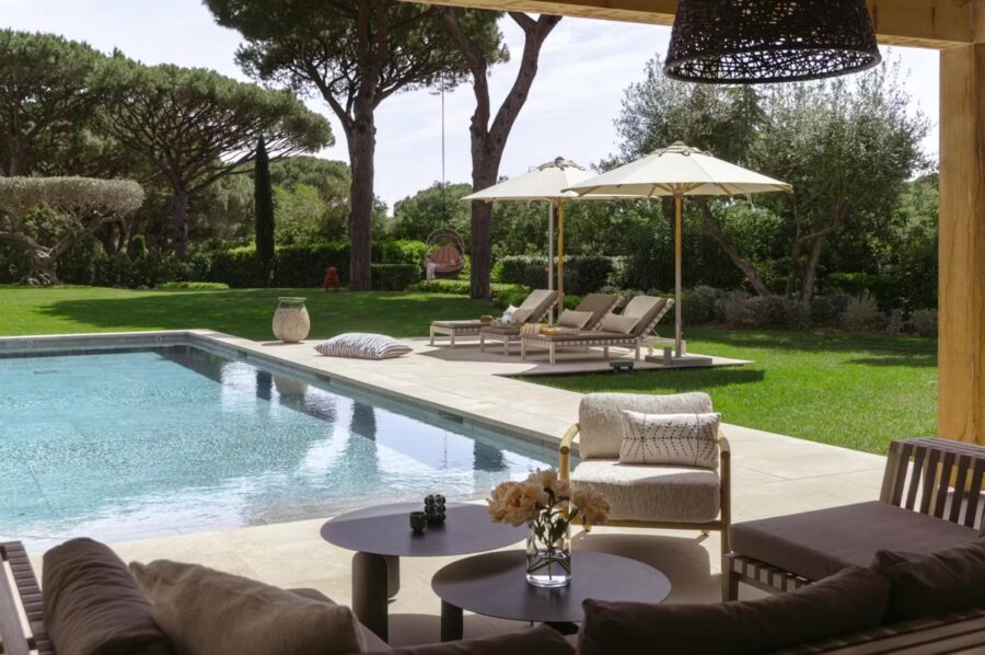 villa-aubree-alfresco-lounge-swimming-pool-luxury-sttropez