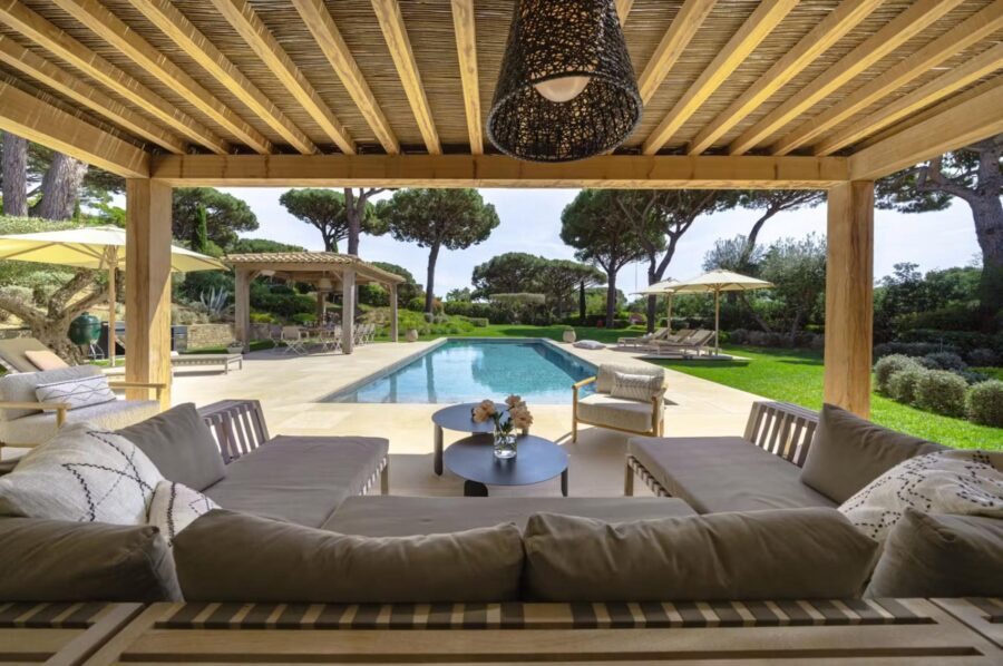 villa-aubree-alfresco-lounge-swimming-pool-terrace-luxury-sttropez