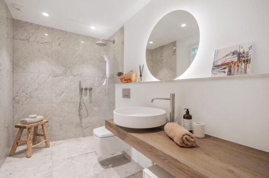 villa-aubree-bathroom-shower-luxury-sttropez