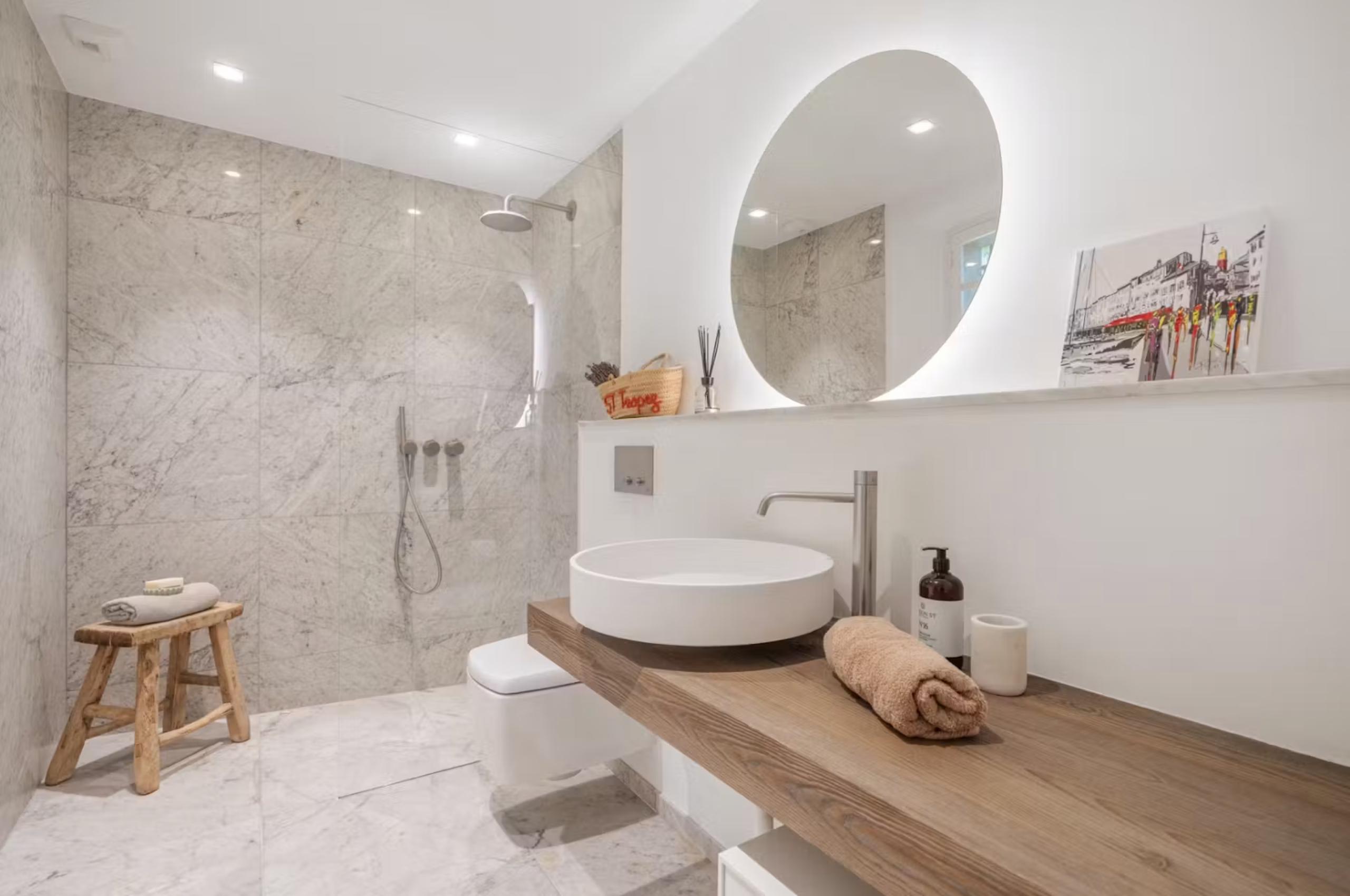 villa-aubree-bathroom-shower-luxury-sttropez