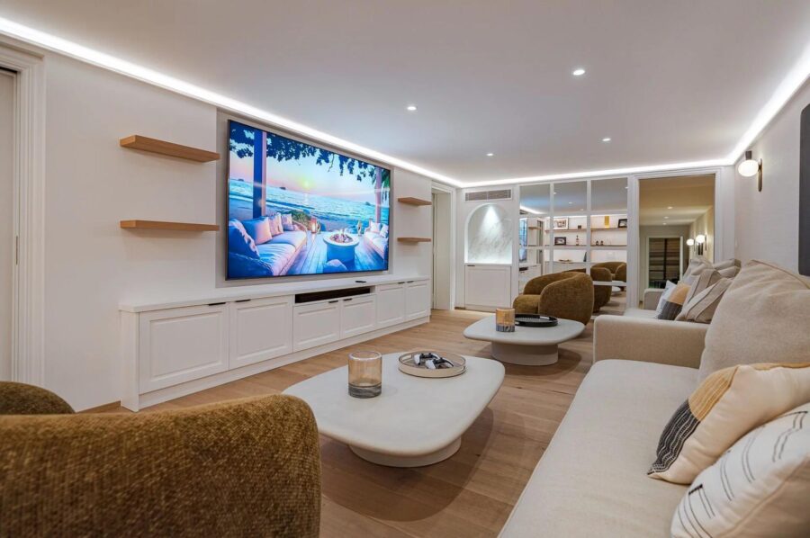 villa-aubree-cinema-room-luxury-sttropez