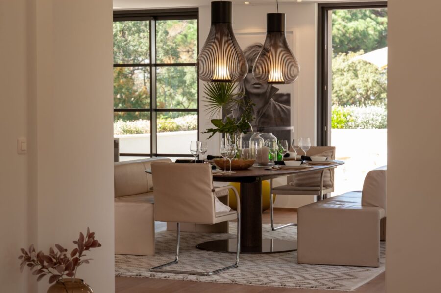 villa-aubree-diningroom-modern-stylish-elegant-design-luxury-interior-parcdesttropez