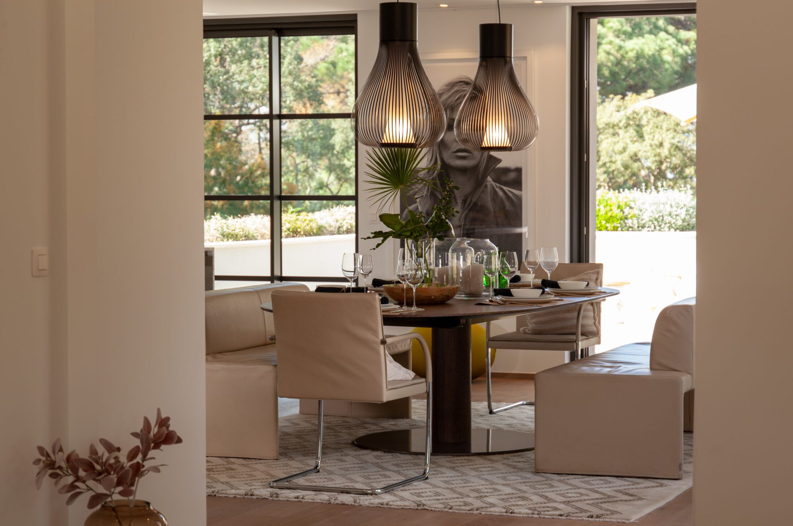 villa-aubree-diningroom-modern-stylish-elegant-design-luxury-interior-parcdesttropez