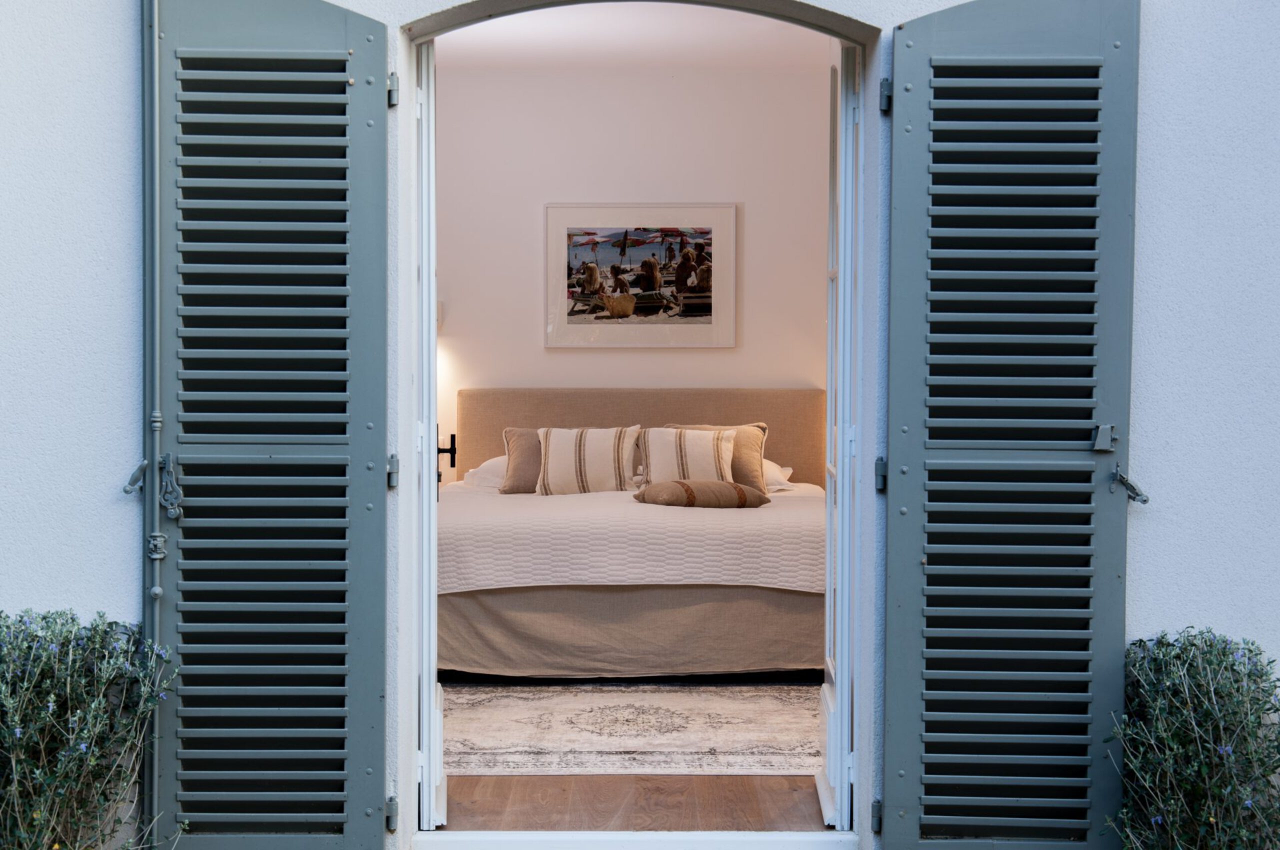 villa-aubree-exterior-bedroom-charming-chic-interiordesign-luxury-parcdesttropez