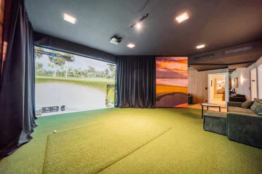 villa-aubree-golf-simulator-luxury-sttropez