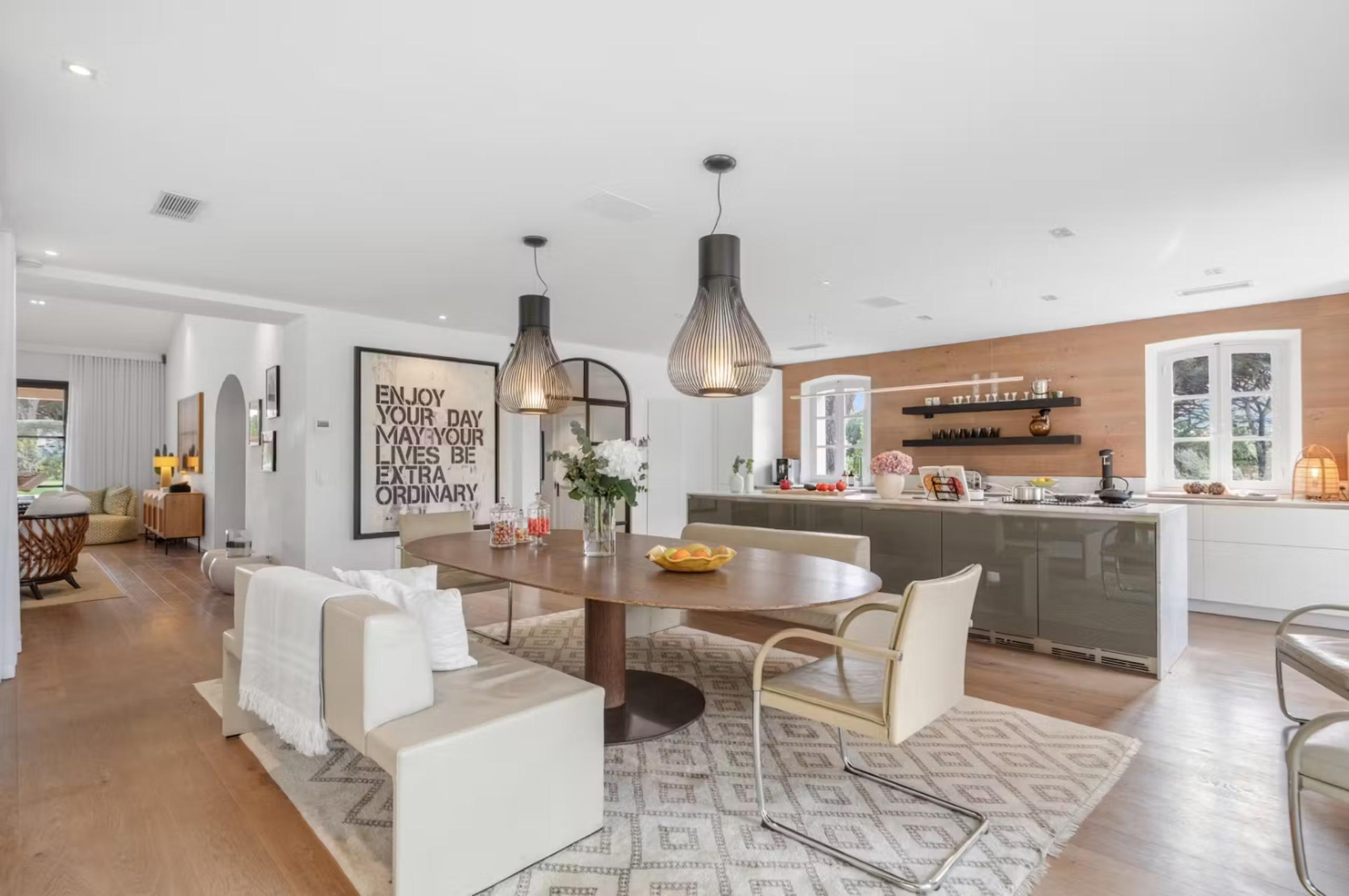 villa-aubree-kitchen-dining-area-modern-design-luxury-sttropez
