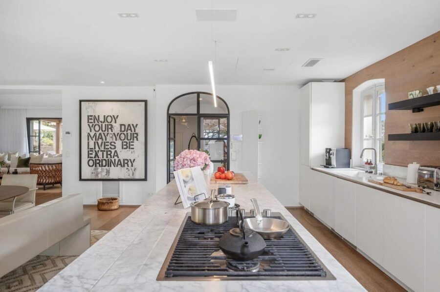 villa-aubree-kitchen-sleek-modern-design-luxury-sttropez