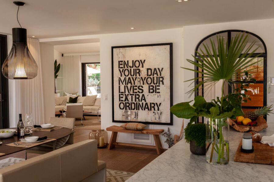 villa-aubree-kitchen-sleek-modern-elegant-design-artwork-luxury-interior-parcdesttropez