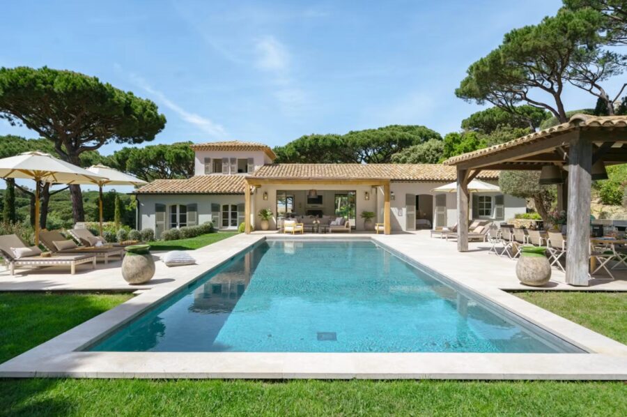 villa-aubree-mainpage-swimming-pool-garden-terrace-luxury-sttropez